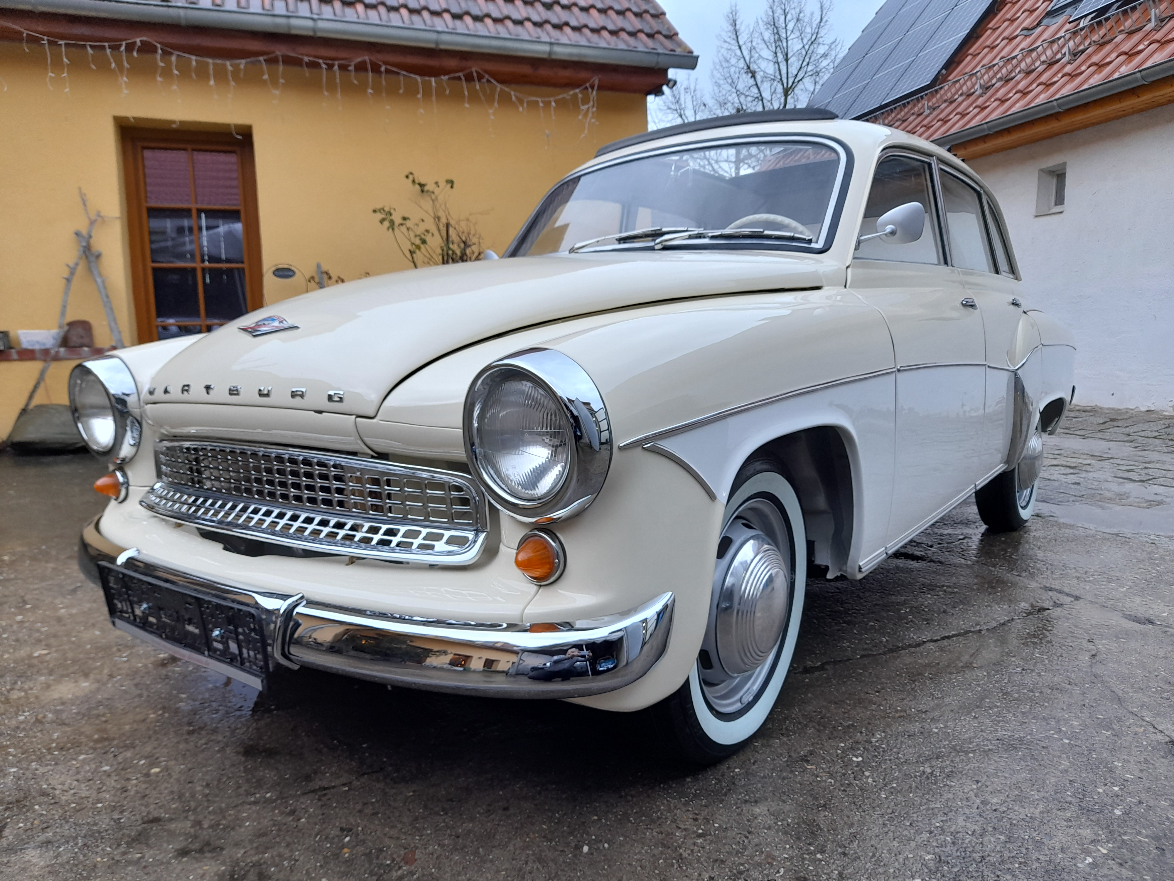 verkauft - Wartburg 311 deluxe mit Faltdach restauriert