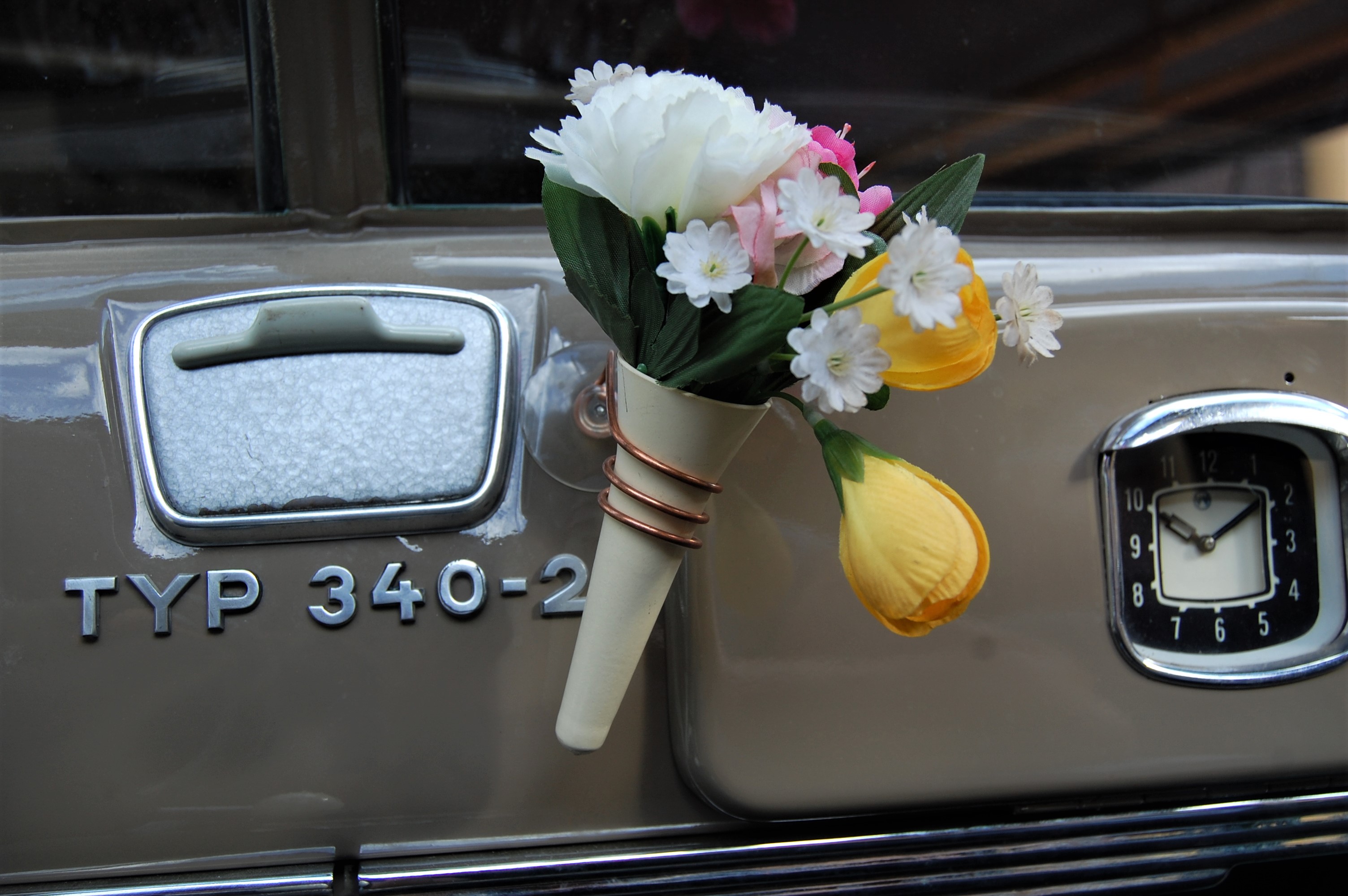 Autovase Vase Blumenvase elfenbein Wartburg Oldtimer Trabant Barkas IFA MB Opel BMW EMW