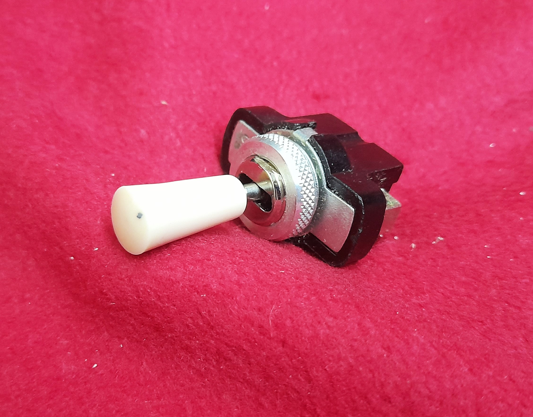 Schalter Kippschalter elfenbeinfarben Wartburg 311 , IFA F8 F9 , AWZ P70