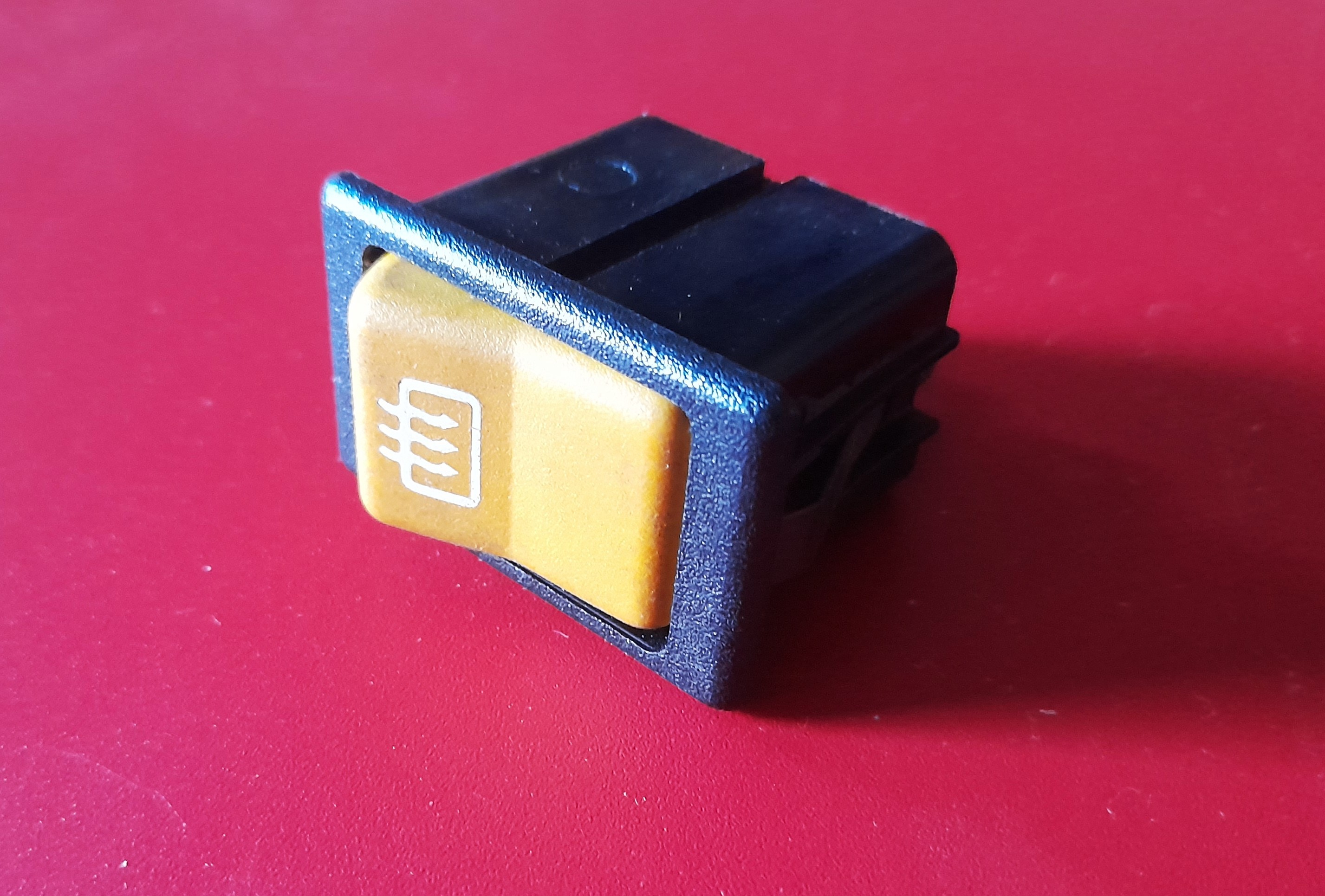 Schalter Wippschalter heizbare Heckscheibe Heckscheibenheizung Wartburg 353 Trabant Barkas B1000