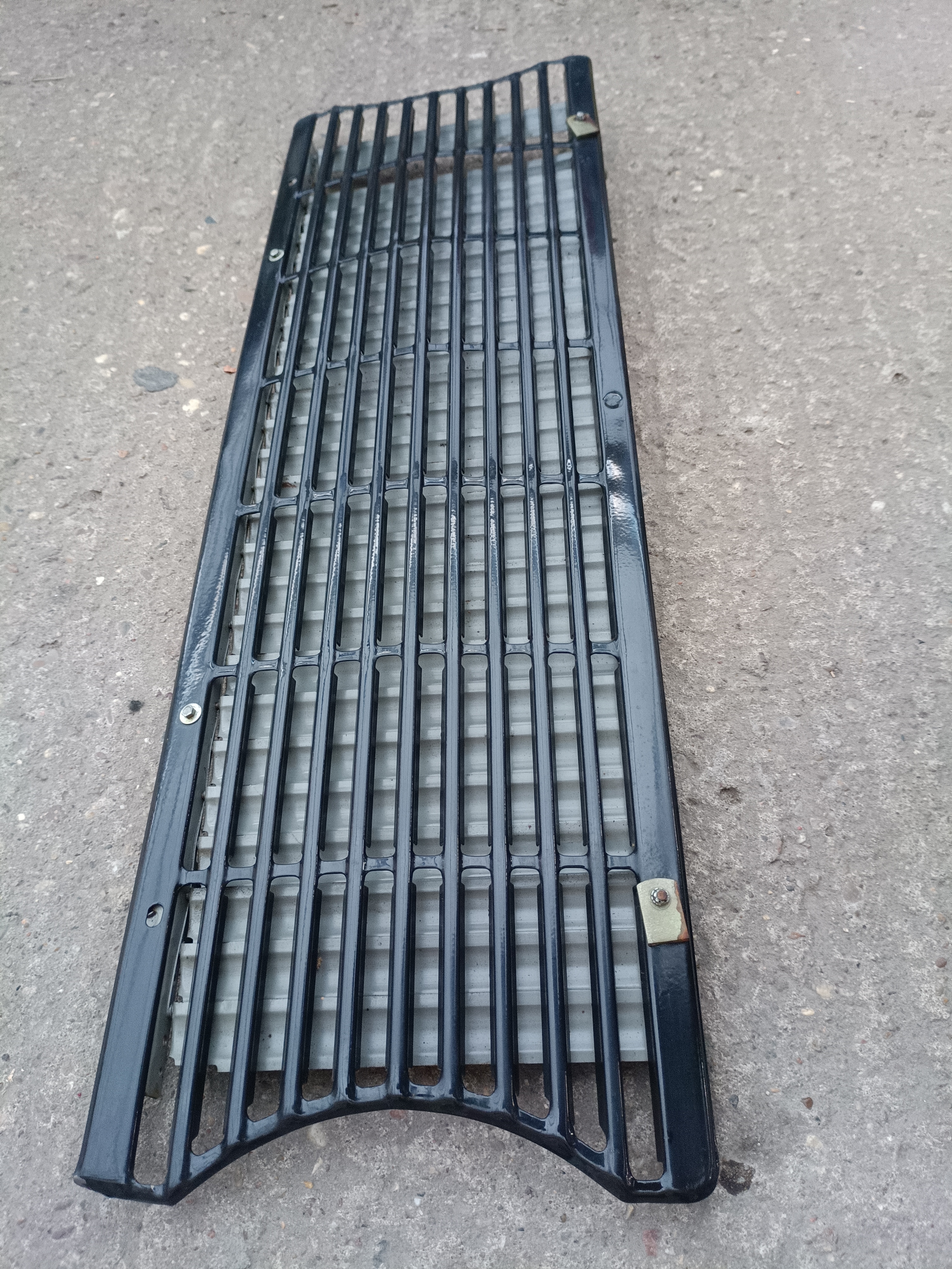Grill Kühlergrill  schwarz Frontmittelteil mit Jalousie Wartburg 353