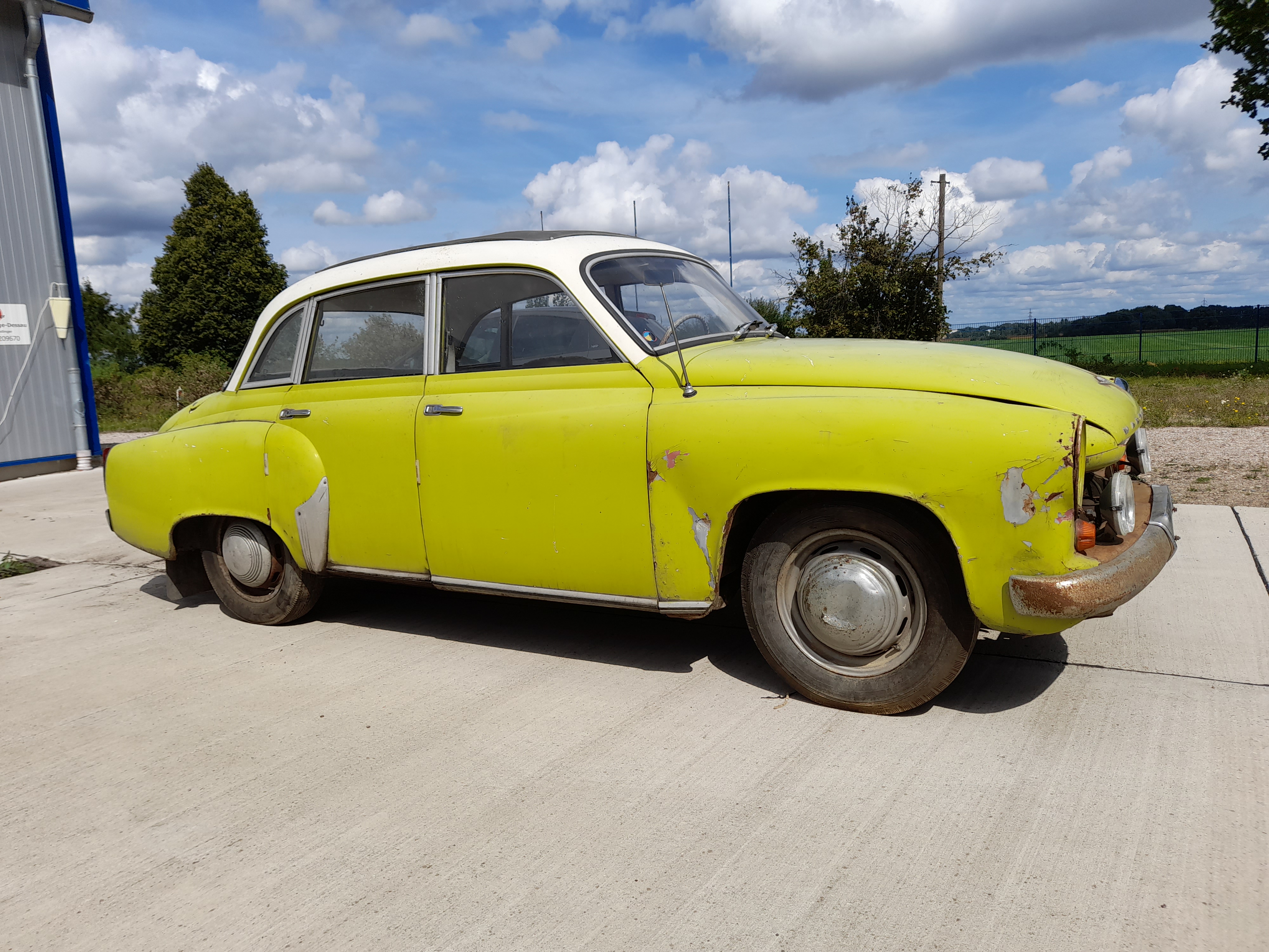 Wartburg 311 mit Faltdach Restaurationsobjekt
