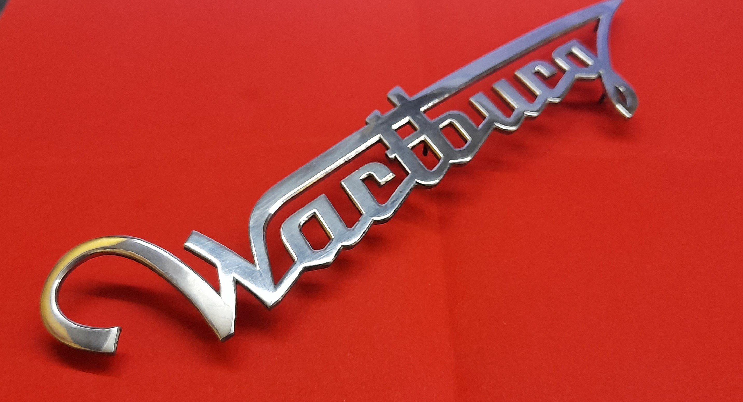 Schriftzug Emblem Wartburg 353 ALU
