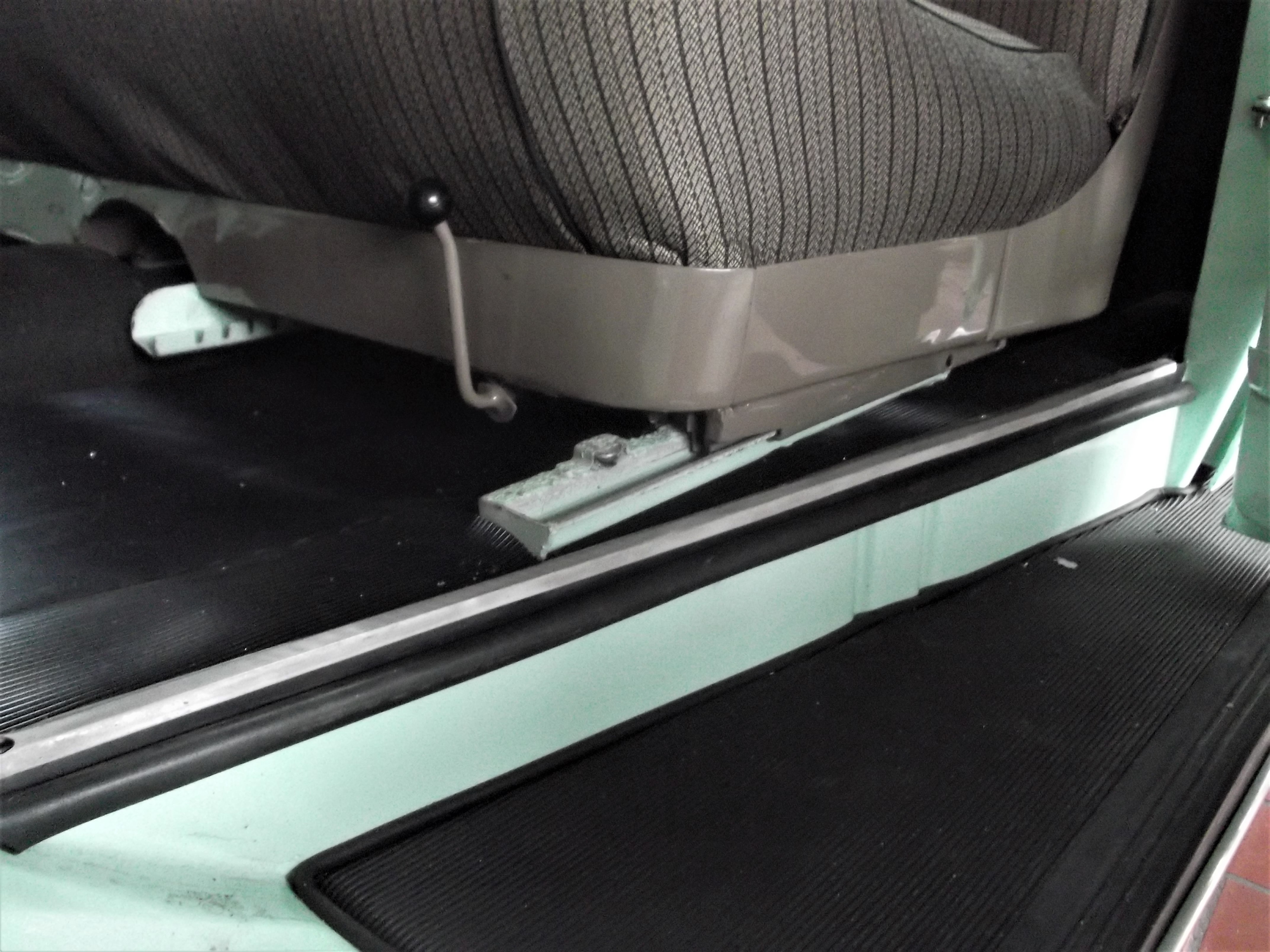 Gummi  Türabdichtung unten BMW / EMW 340