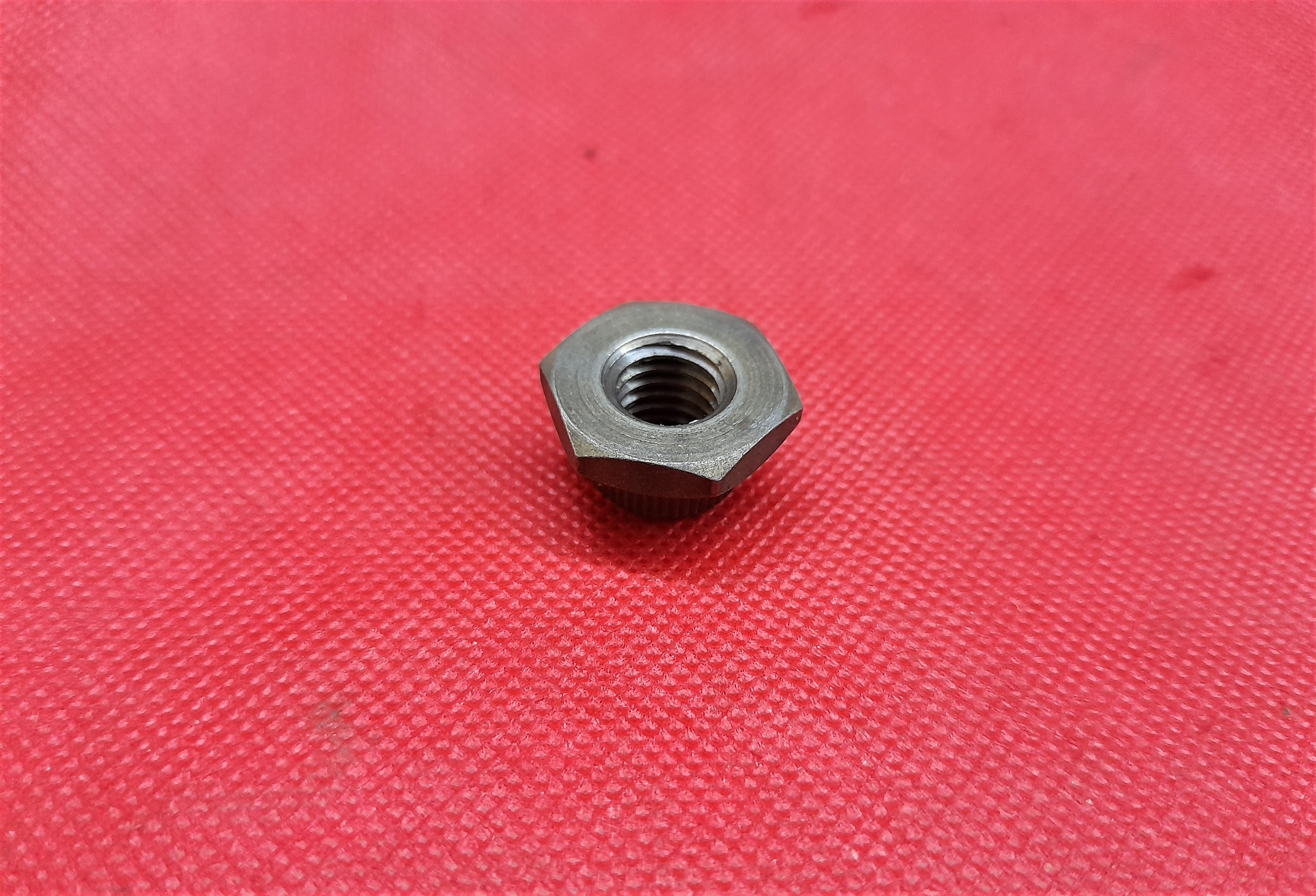 Einpressmutter Preßmutter Mutter für inneres Gelenk Mitnehmer Wartburg 311 313 IFA F9