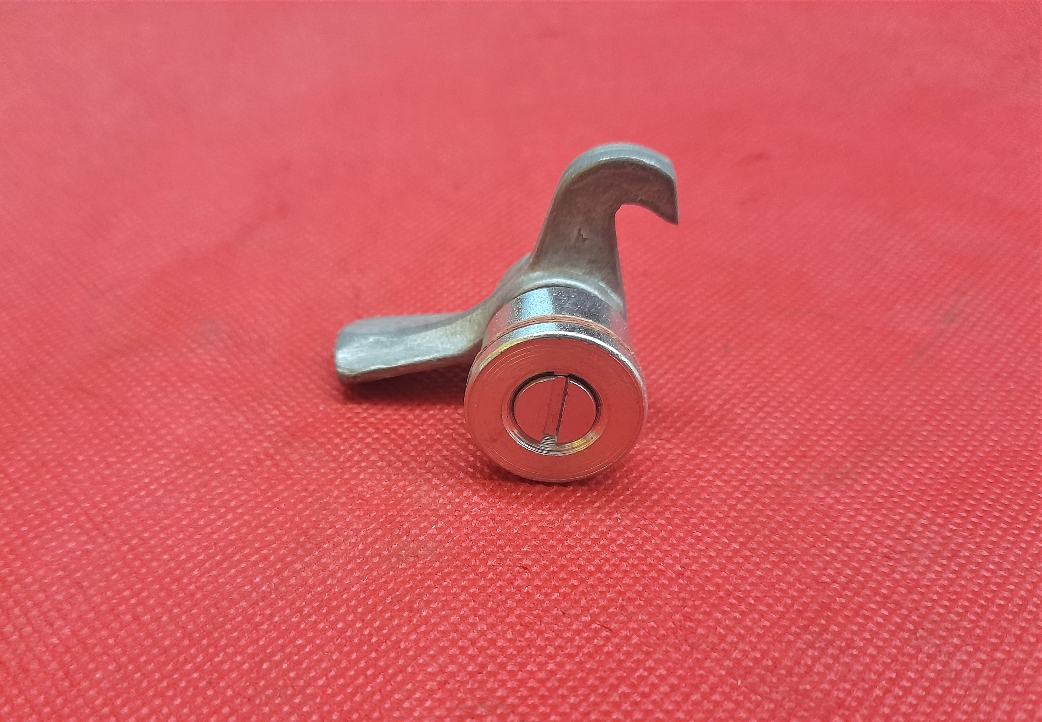 Rasthaken rechts Seitenscheibe Scheibe Fenster Hacken Verschluß Barkas B1000