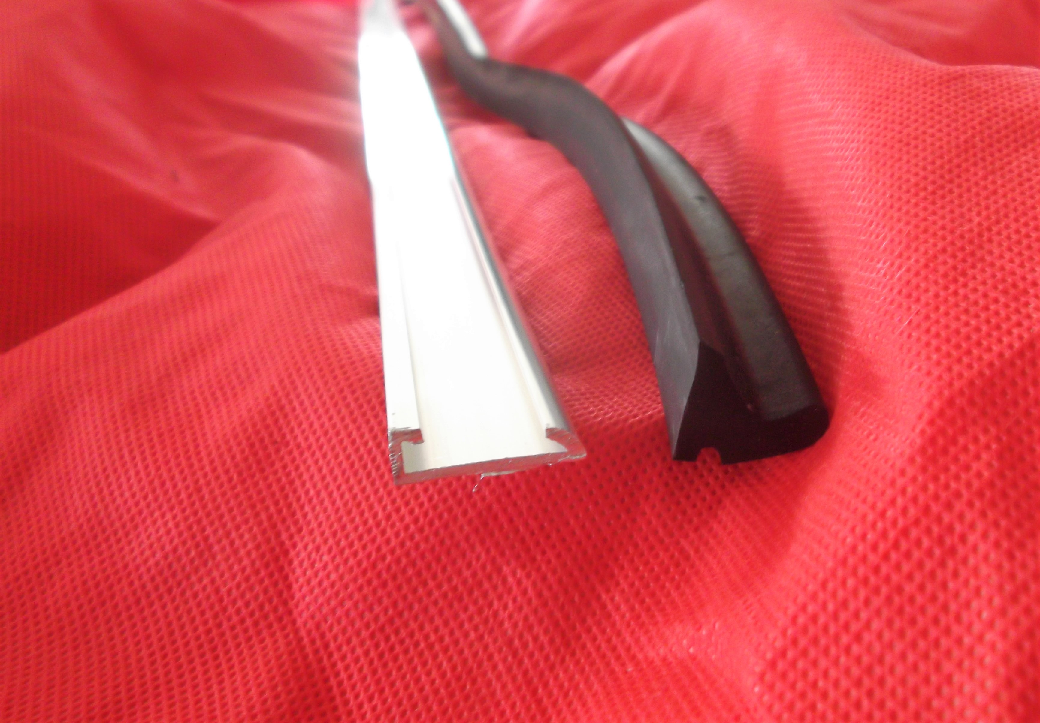 Profilleiste mit Gummi an A-Säule und Verdeck