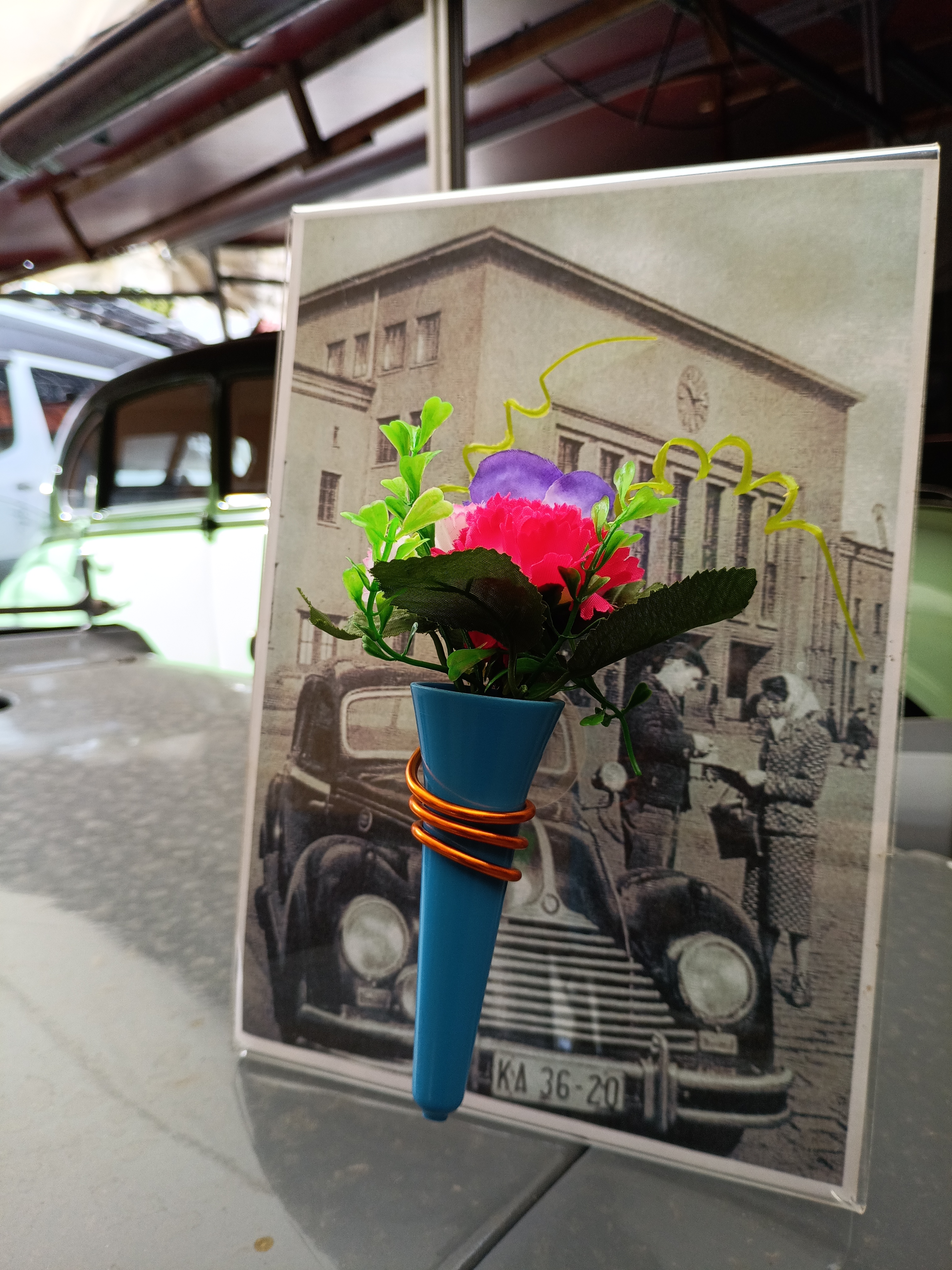 Autovase Vase Blumenvase blau Wartburg Oldtimer Trabant Barkas IFA MB Volvo BMW EMW