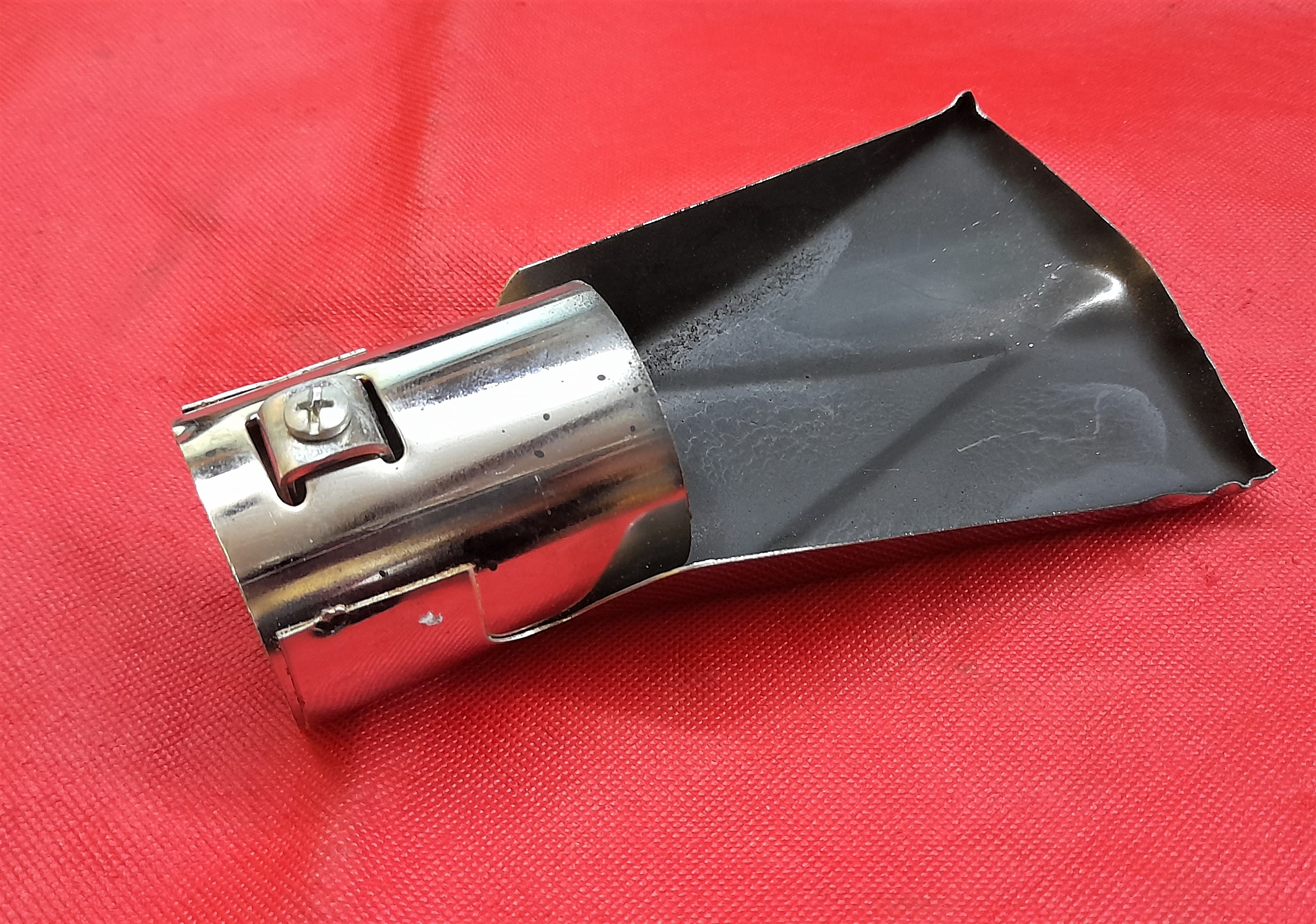 Auspuffkralle, Auspufftatze