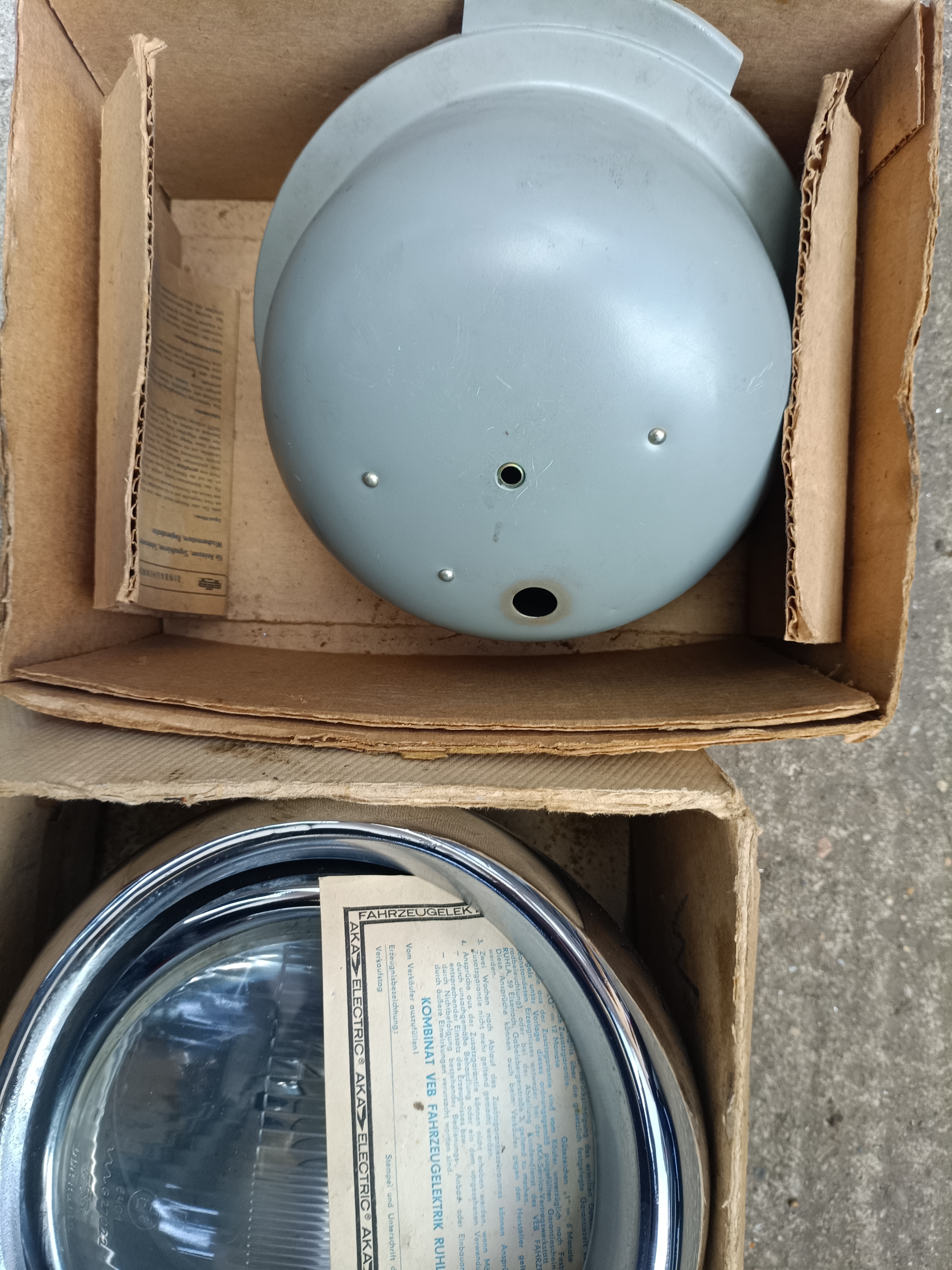 Satz komplett Scheinwerfer Bilux Chrom Trabant mit Lampentopf und Ring