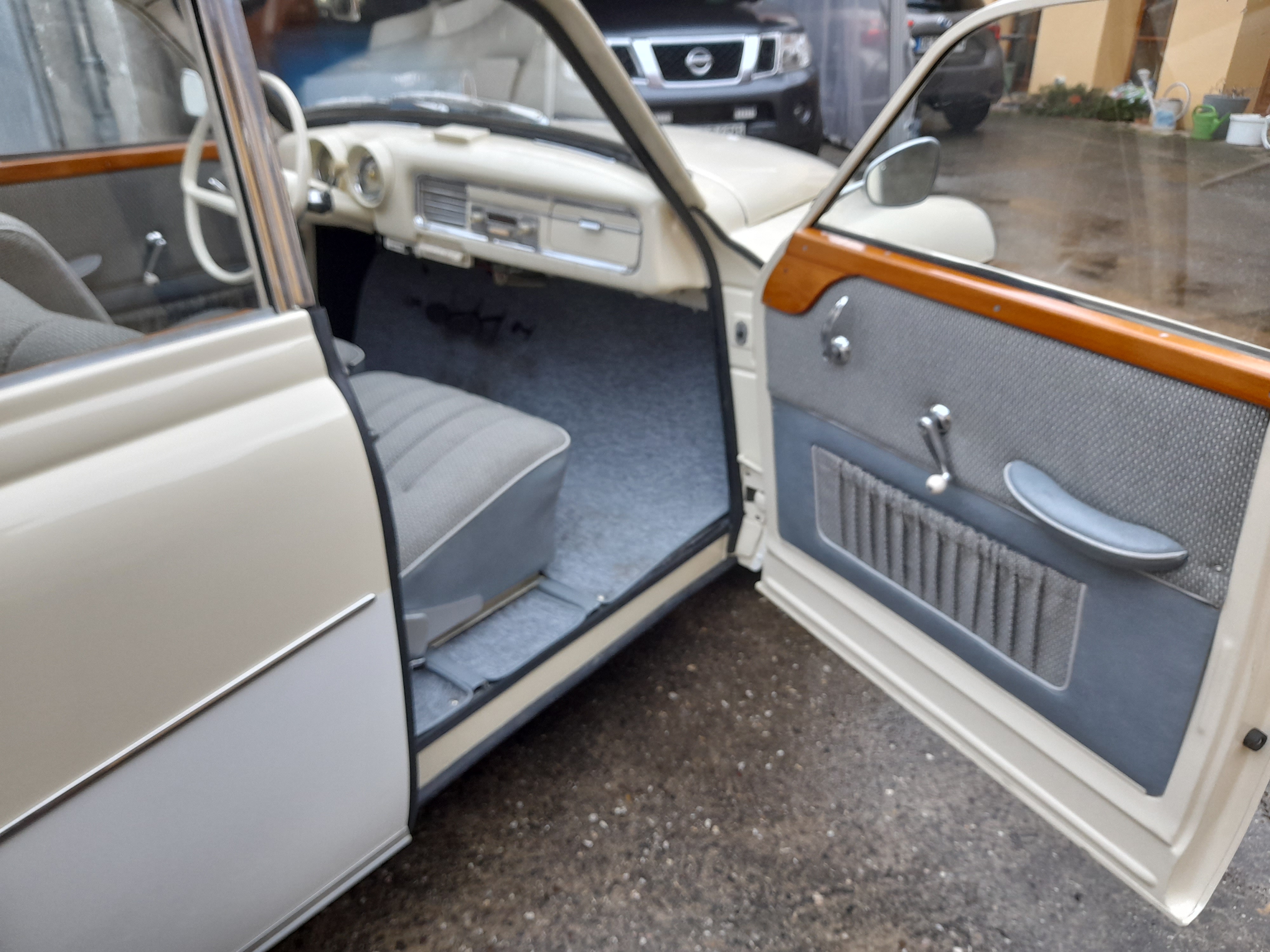 verkauft - Wartburg 311 deluxe mit Faltdach restauriert