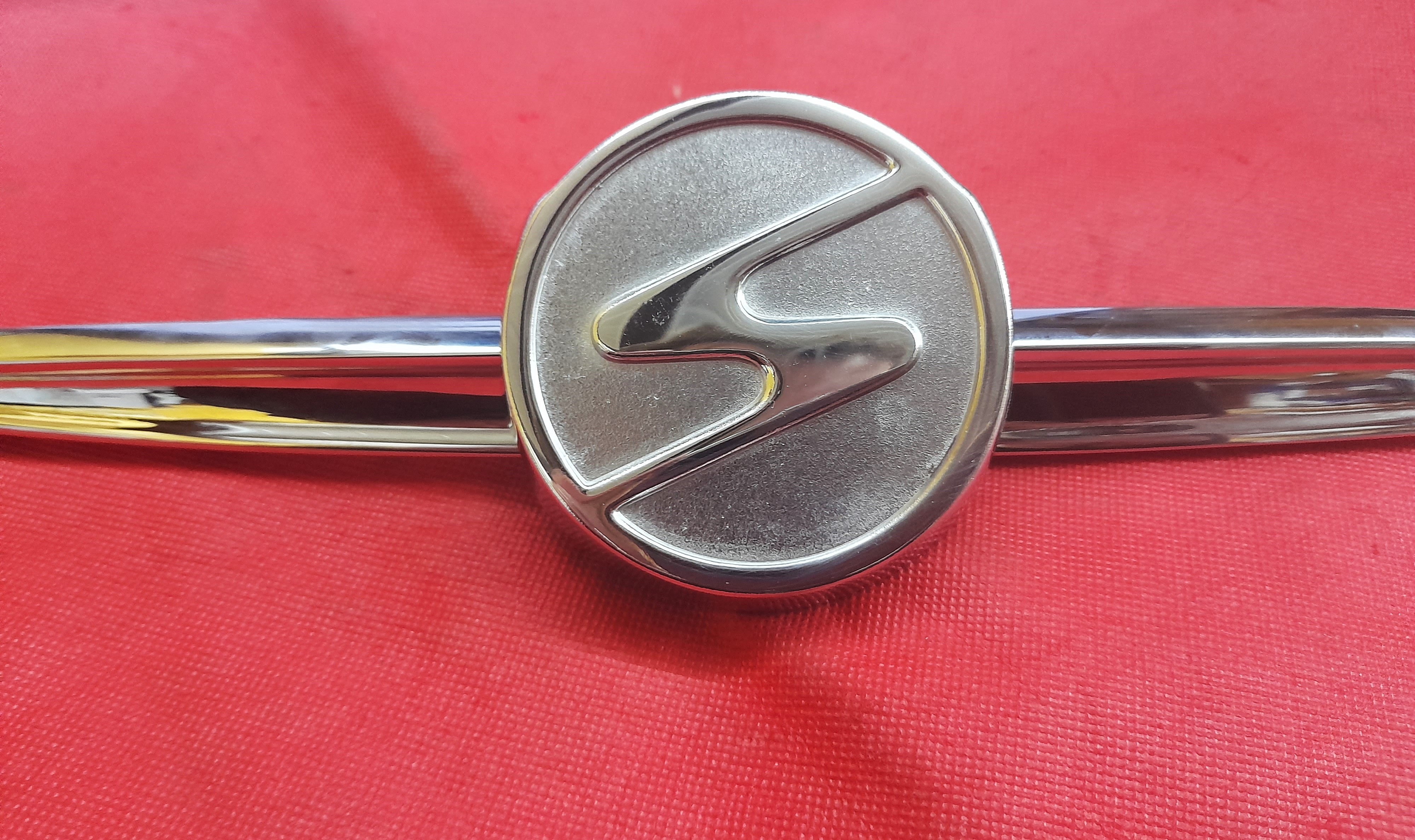 Flügelemblem Frontgrill chrom Trabant 500 600