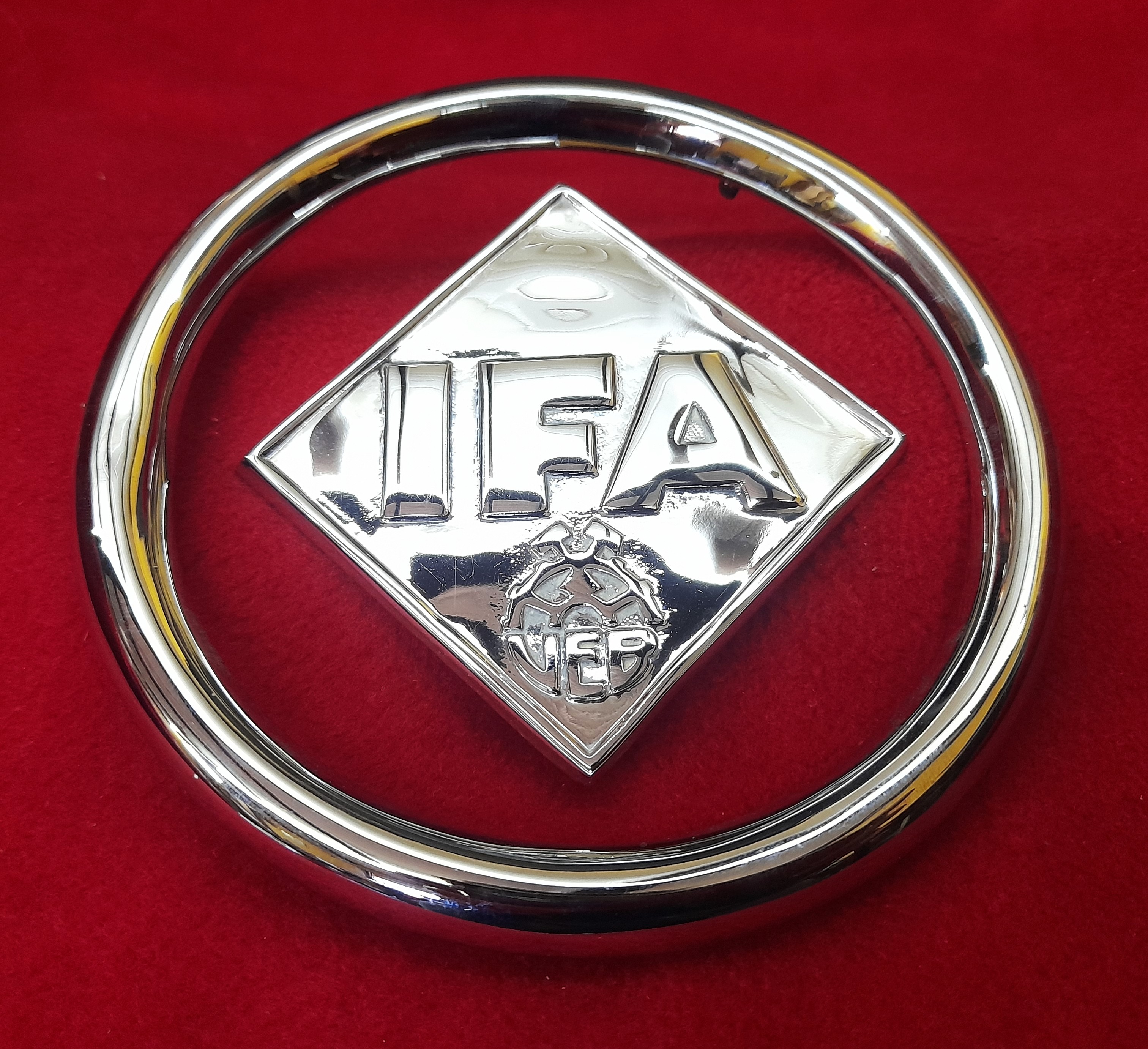 IFA F9 Emblem und Ring für Heckklappe