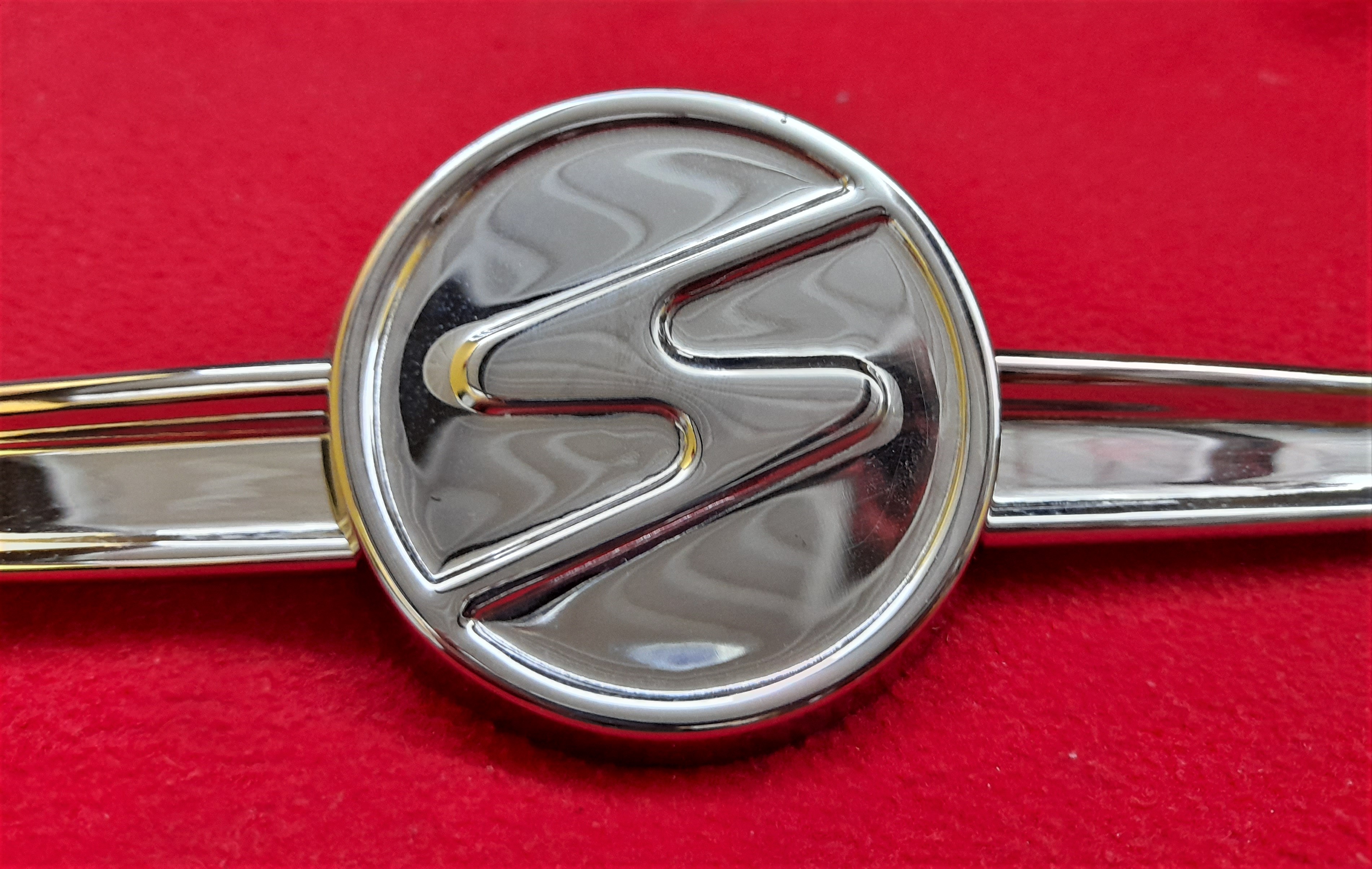 Flügelemblem Frontgrill chrom Trabant