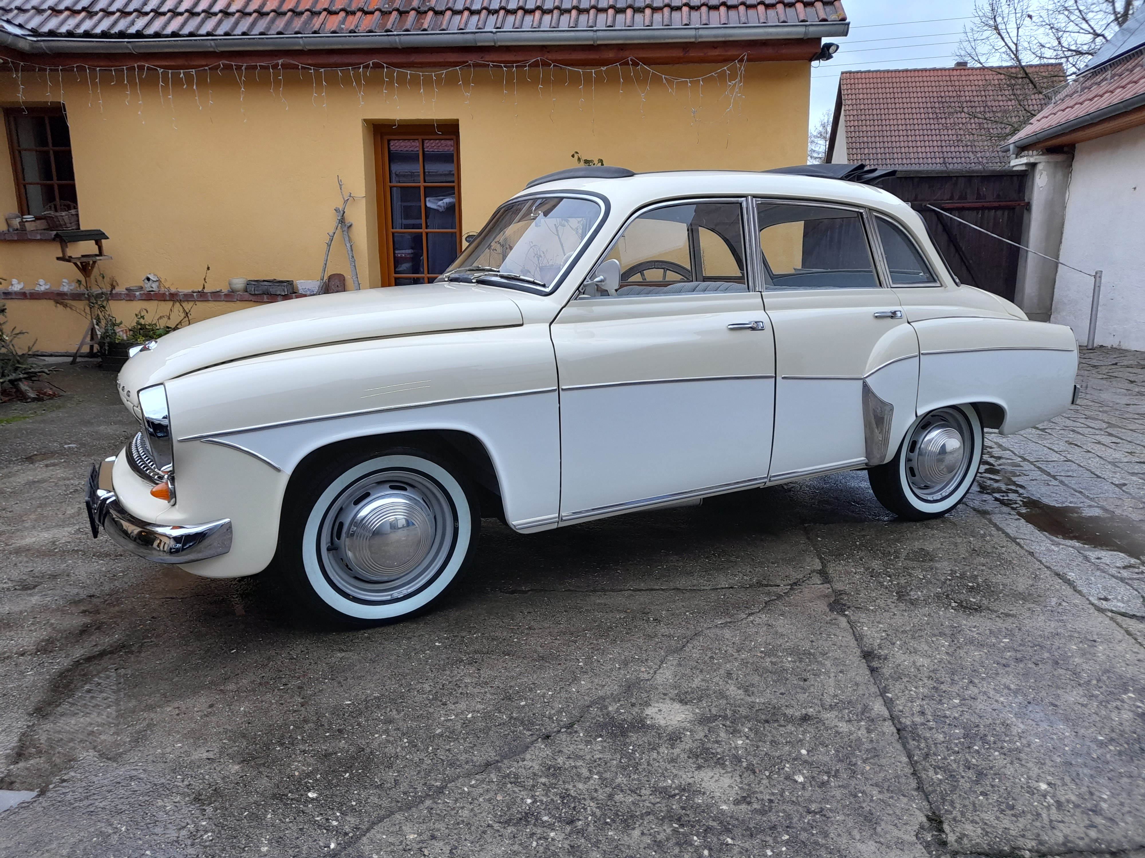 verkauft - Wartburg 311 deluxe mit Faltdach restauriert