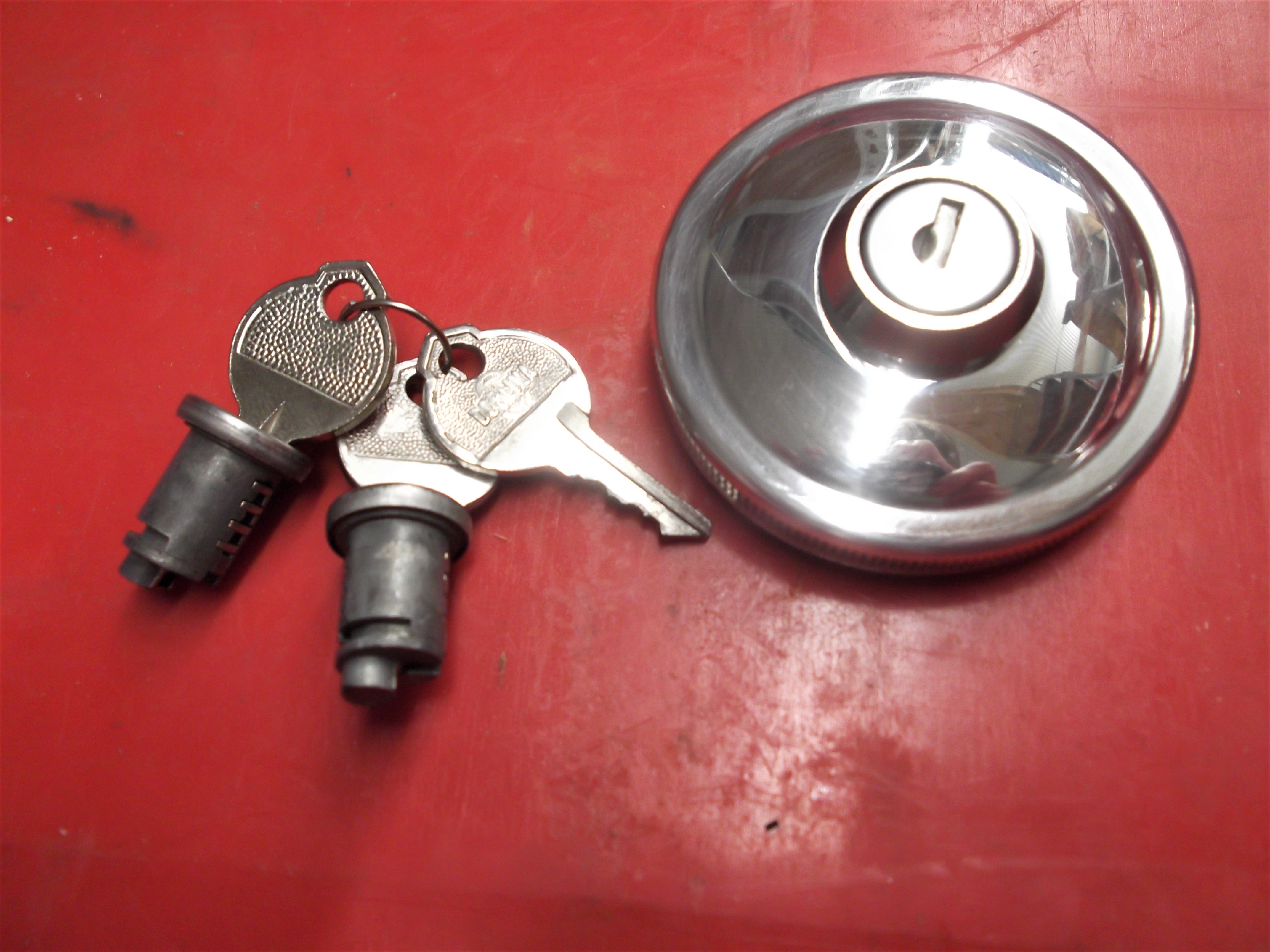 Schloßsatz mit 3 Schlüssel und Tankdeckel Wartburg 311 312 Camping