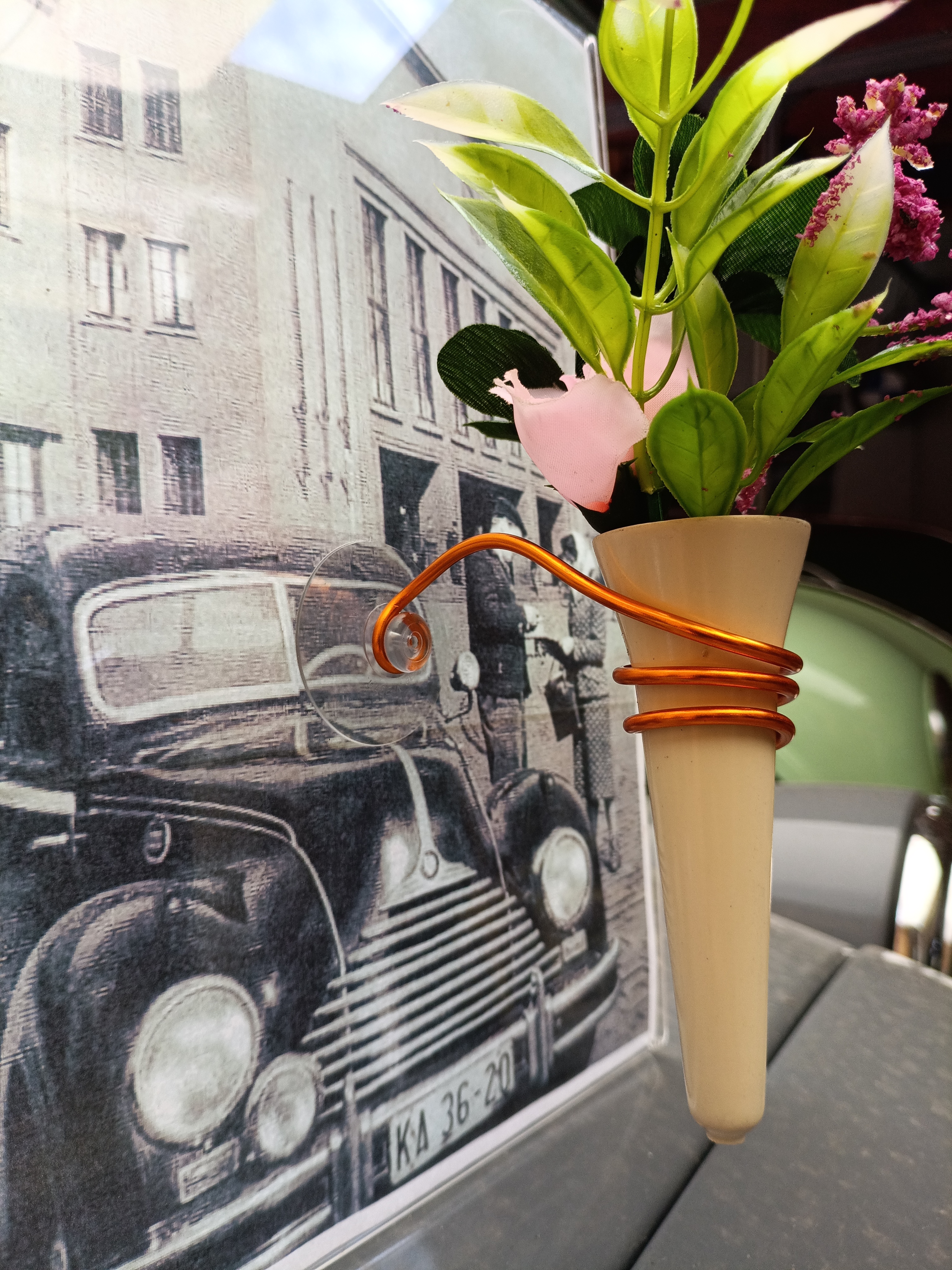 Autovase Vase Blumenvase elfenbein Wartburg Oldtimer Trabant Barkas IFA MB Opel BMW EMW