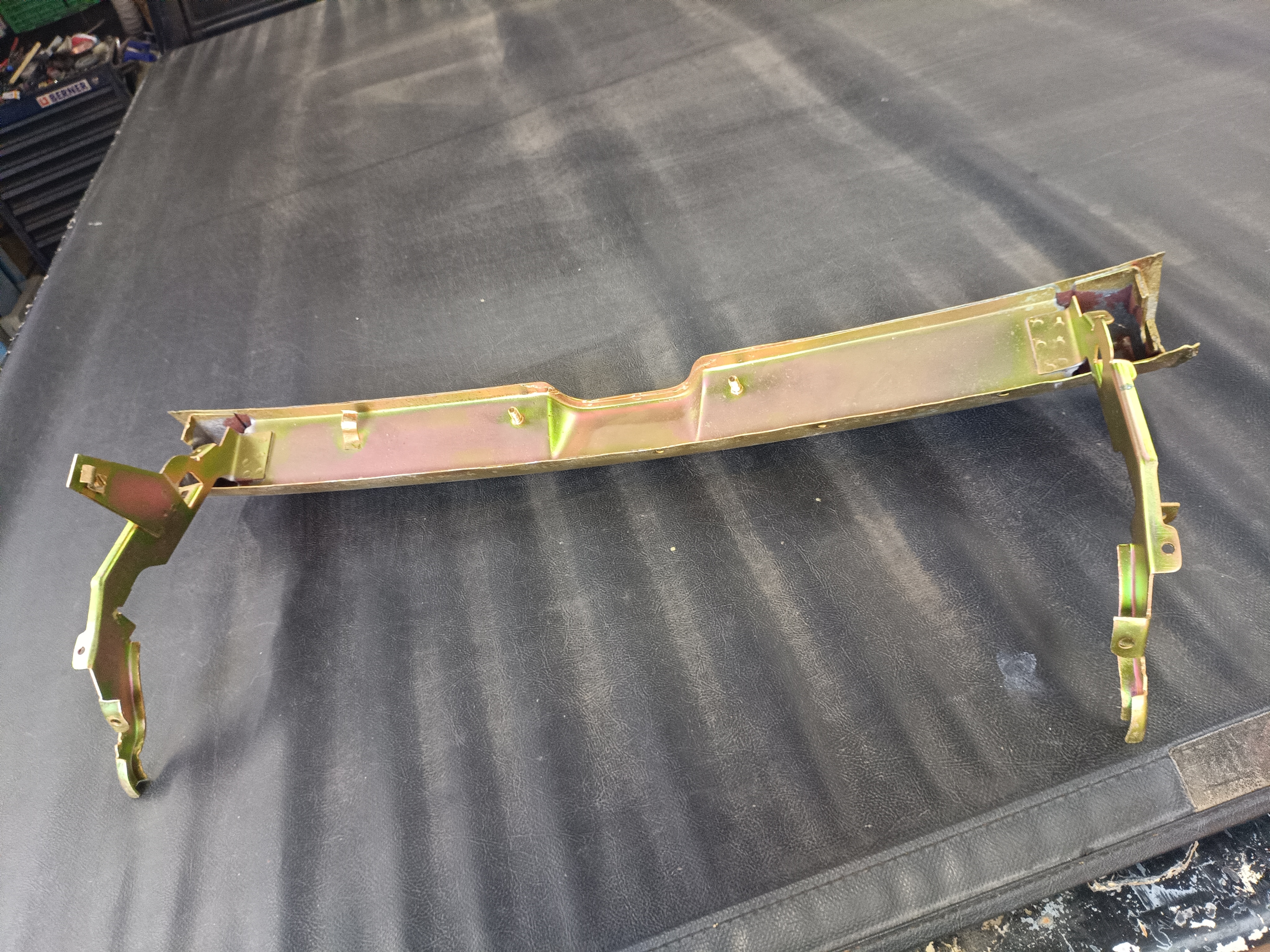 Schloßträger Haubenträger Blech Reparaturblech Wartburg 311 313