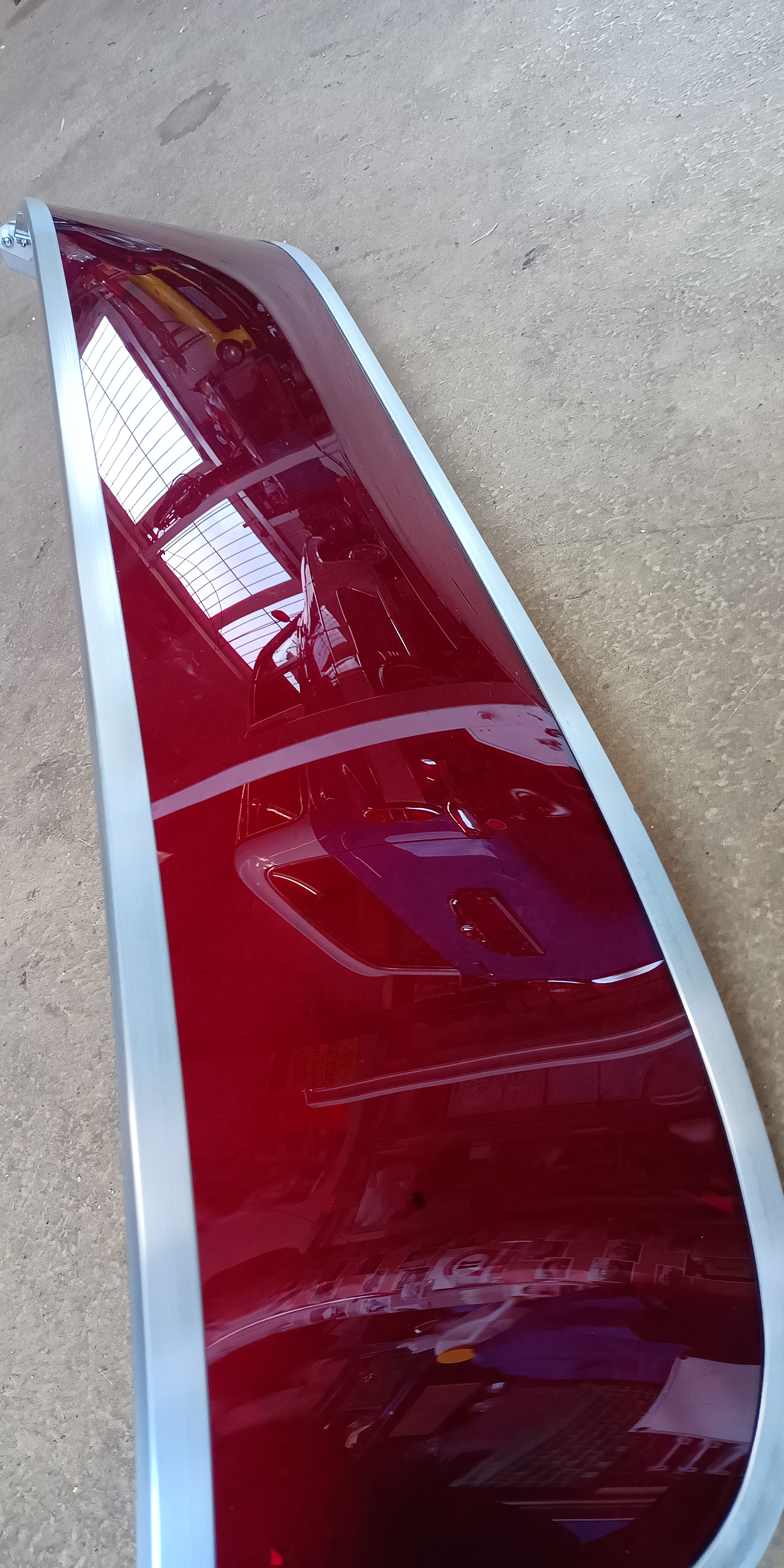 Sonnenschute Rot Barkas B1000