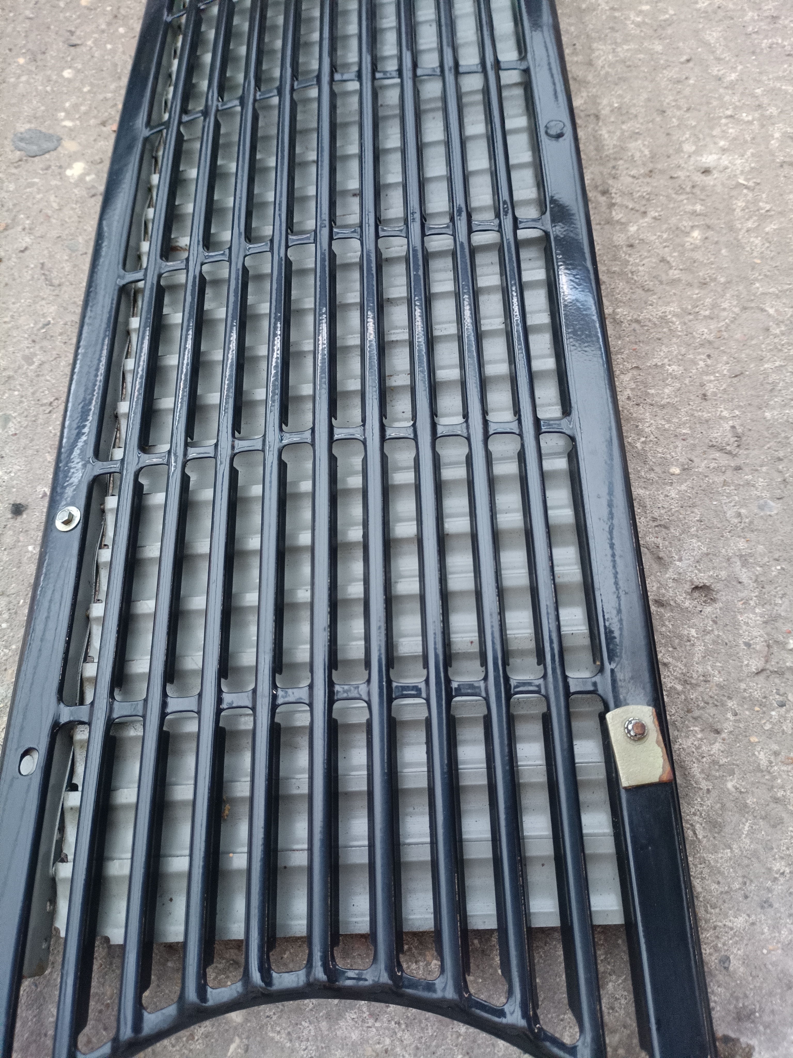 Grill Kühlergrill  schwarz Frontmittelteil mit Jalousie Wartburg 353