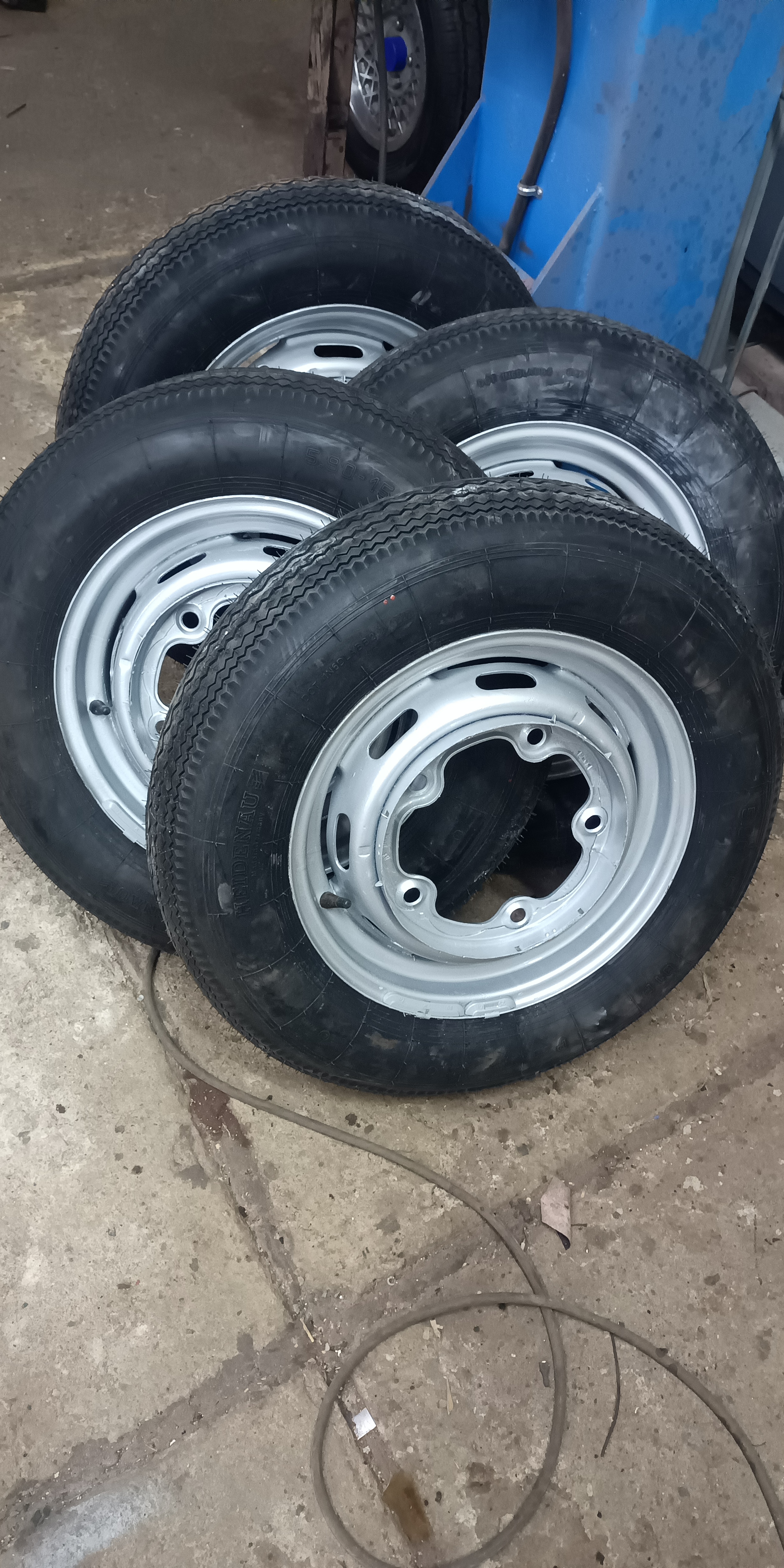 Kompletträder Wartburg 311 313 IFA F9 Oldtimer Heidenau Reifen