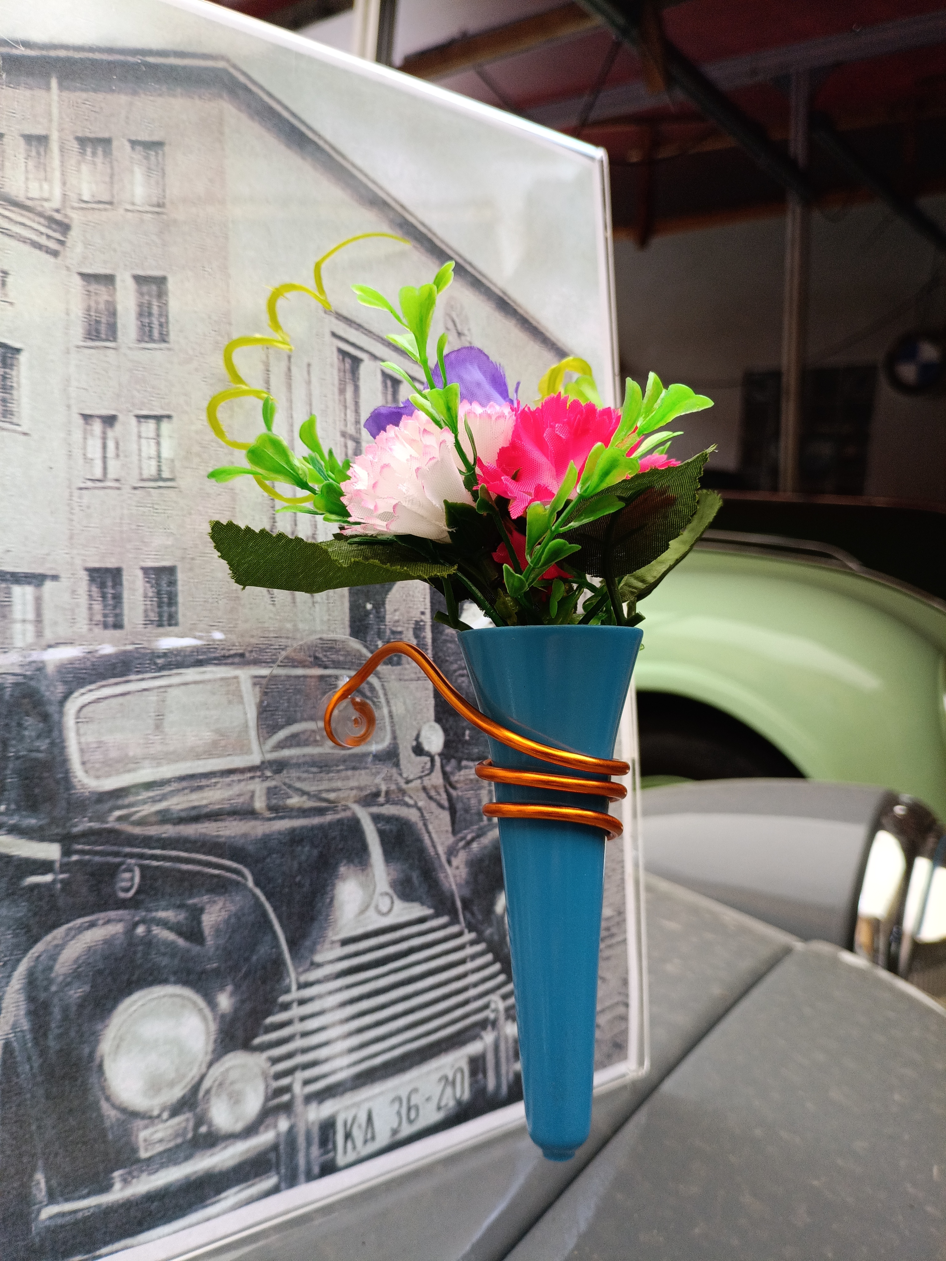 Autovase Vase Blumenvase blau Wartburg Oldtimer Trabant Barkas IFA MB Volvo BMW EMW