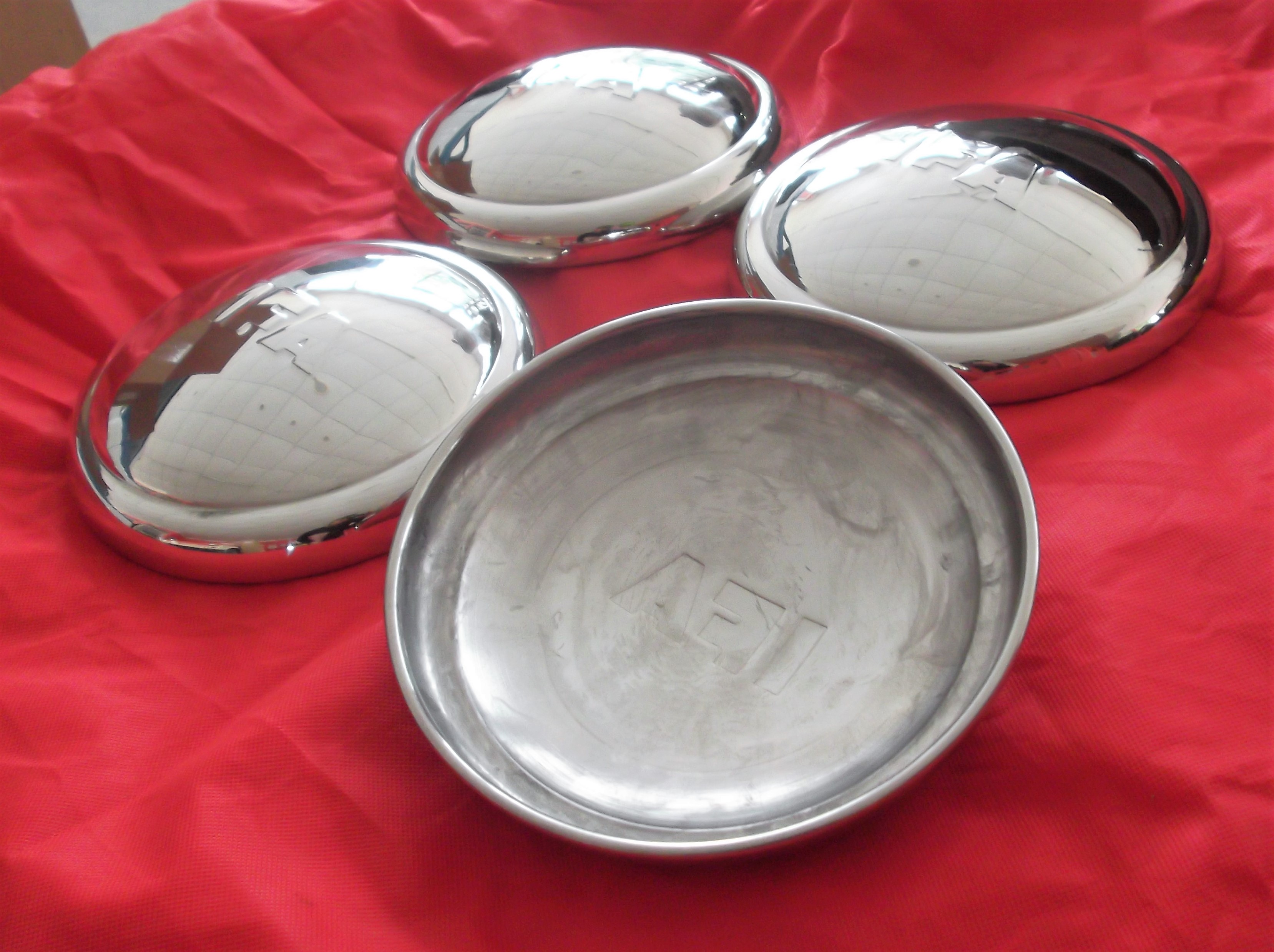 Radkappensatz , Radkappen IFA F8