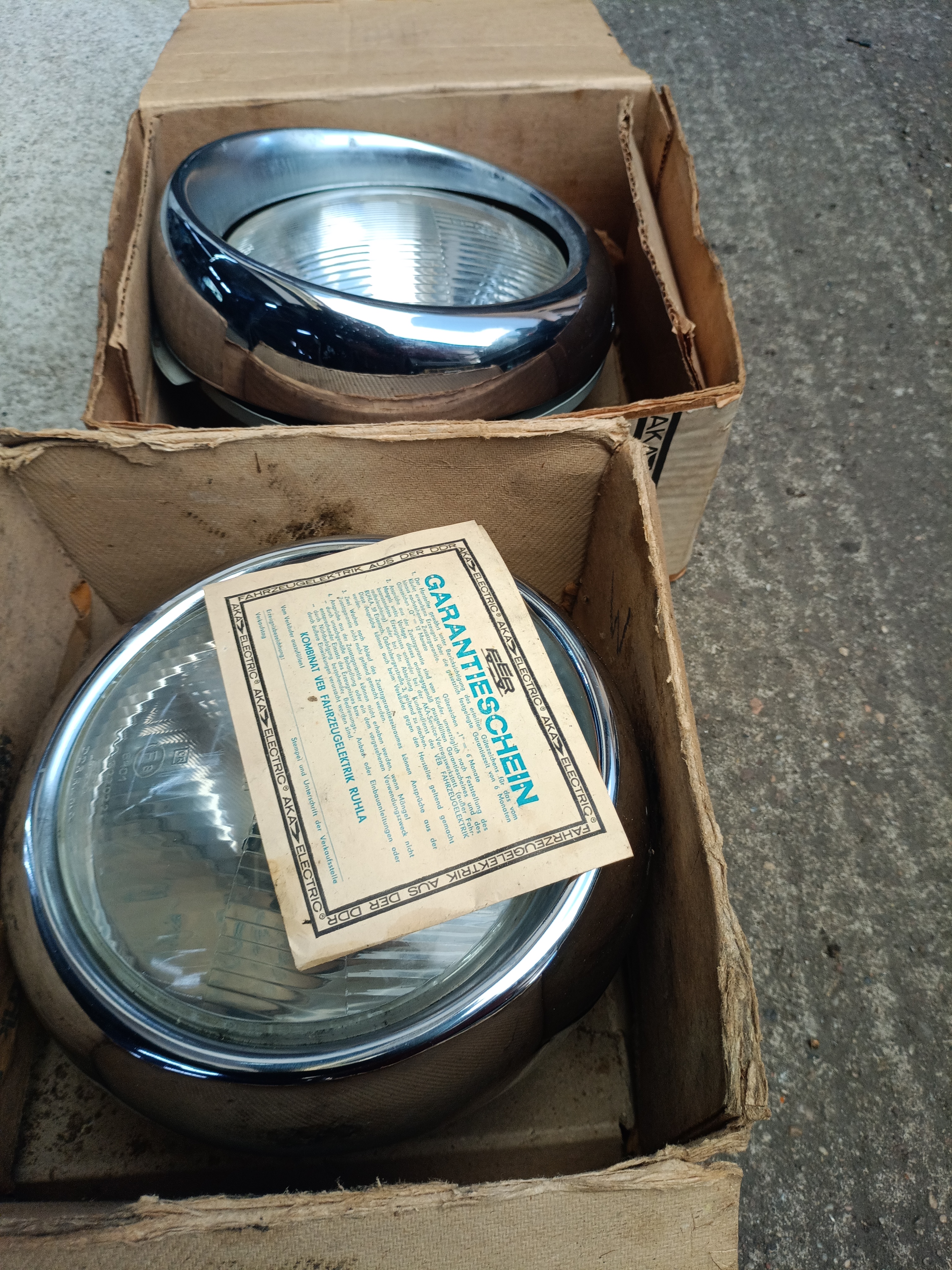 Satz komplett Scheinwerfer Bilux Chrom Trabant mit Lampentopf und Ring