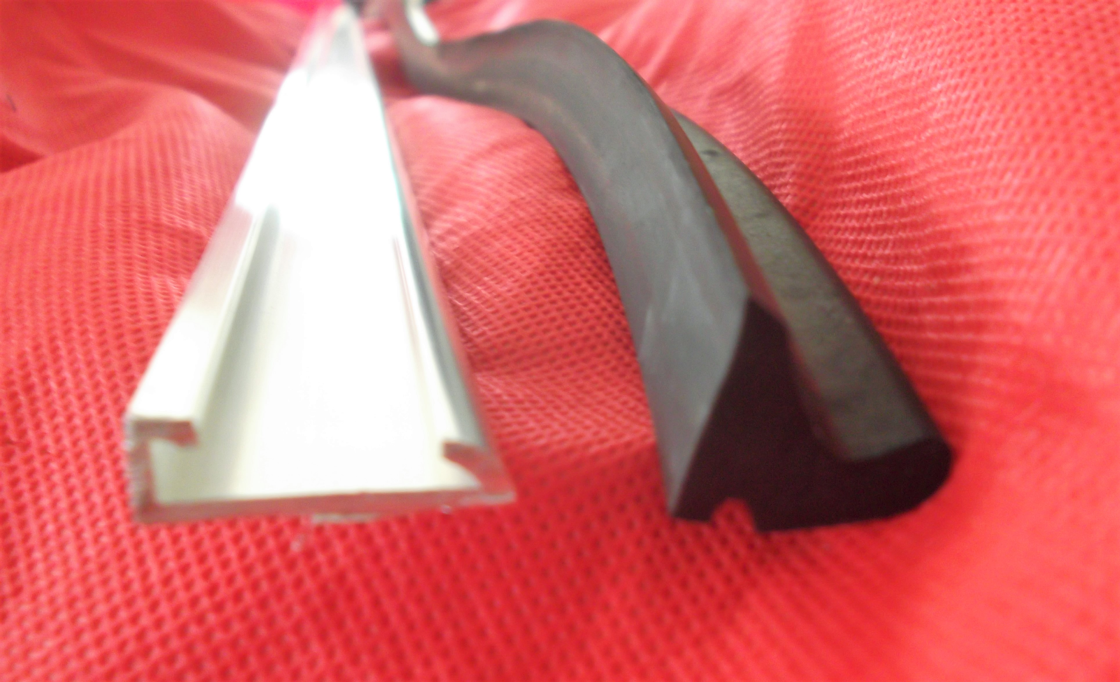 Profilleiste mit Gummi an A-Säule und Verdeck