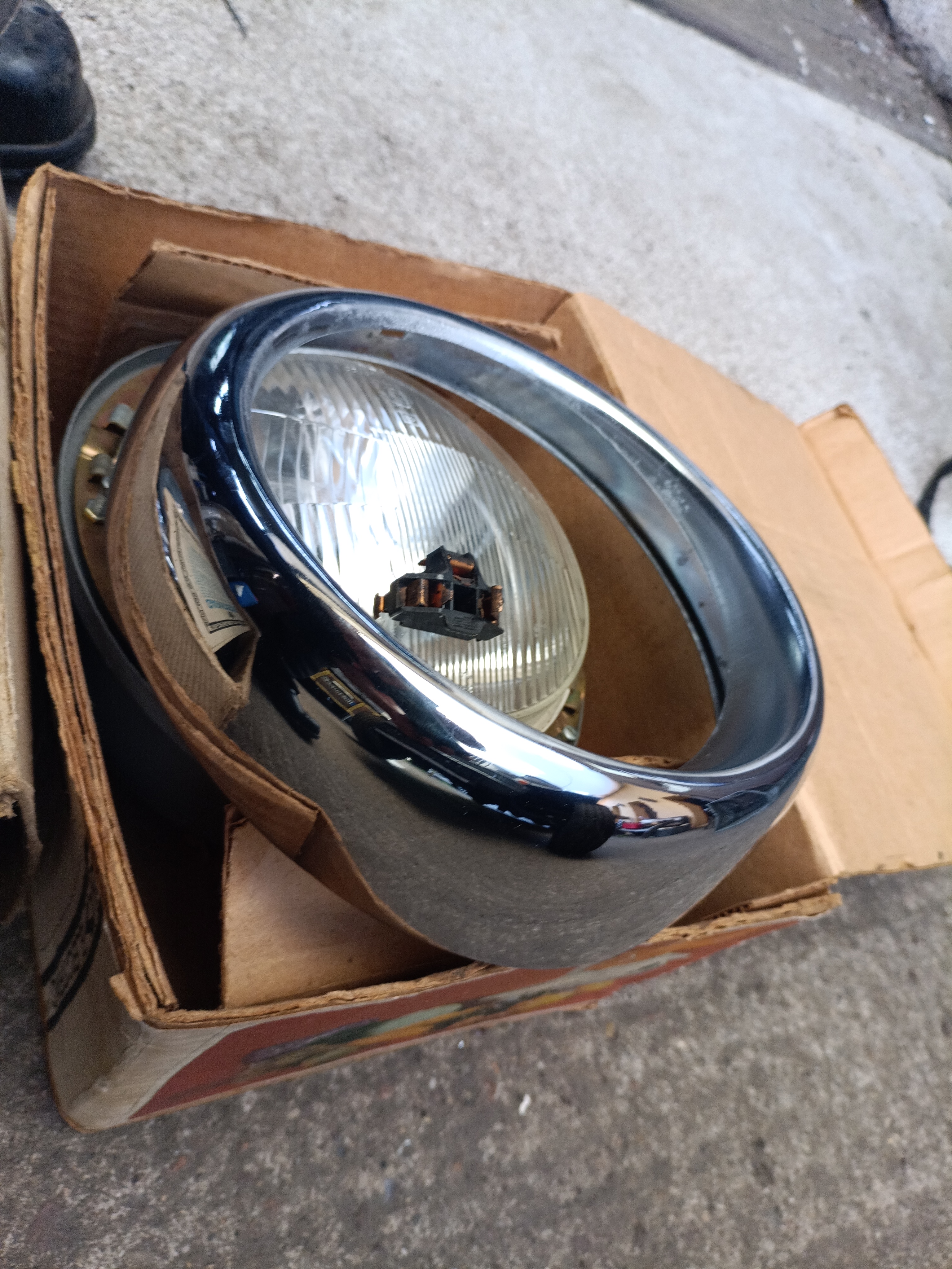 Satz komplett Scheinwerfer Bilux Chrom Trabant mit Lampentopf und Ring