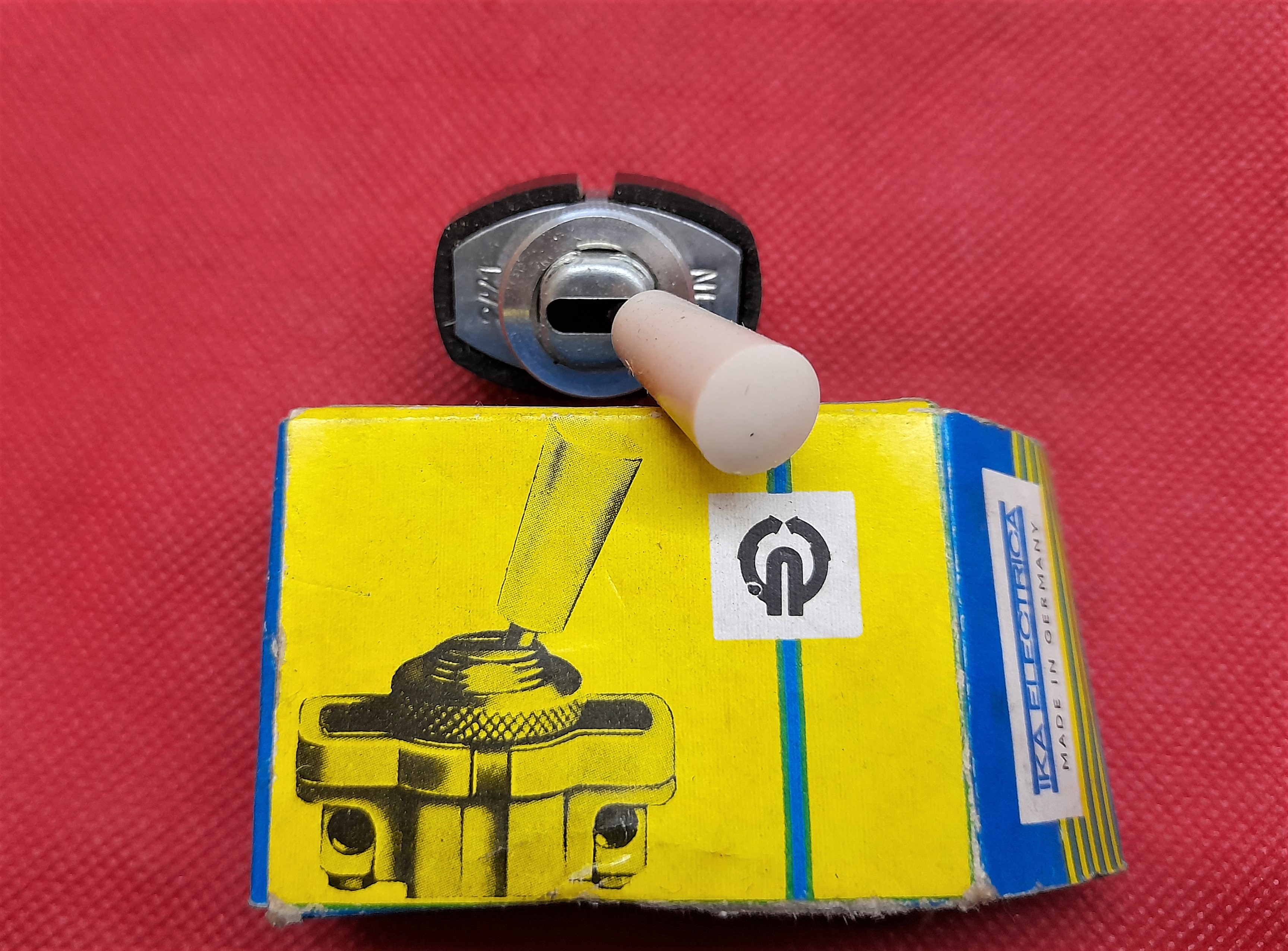 Schalter Kippschalter elfenbeinfarben Wartburg 311 , IFA F8 F9 , AWZ P70