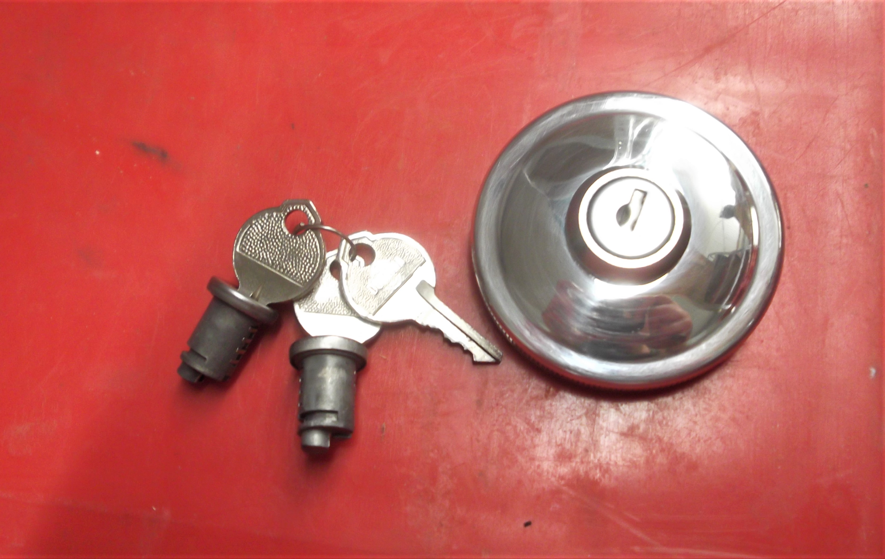 Schloßsatz mit 3 Schlüssel und Tankdeckel Wartburg 311 312 Camping