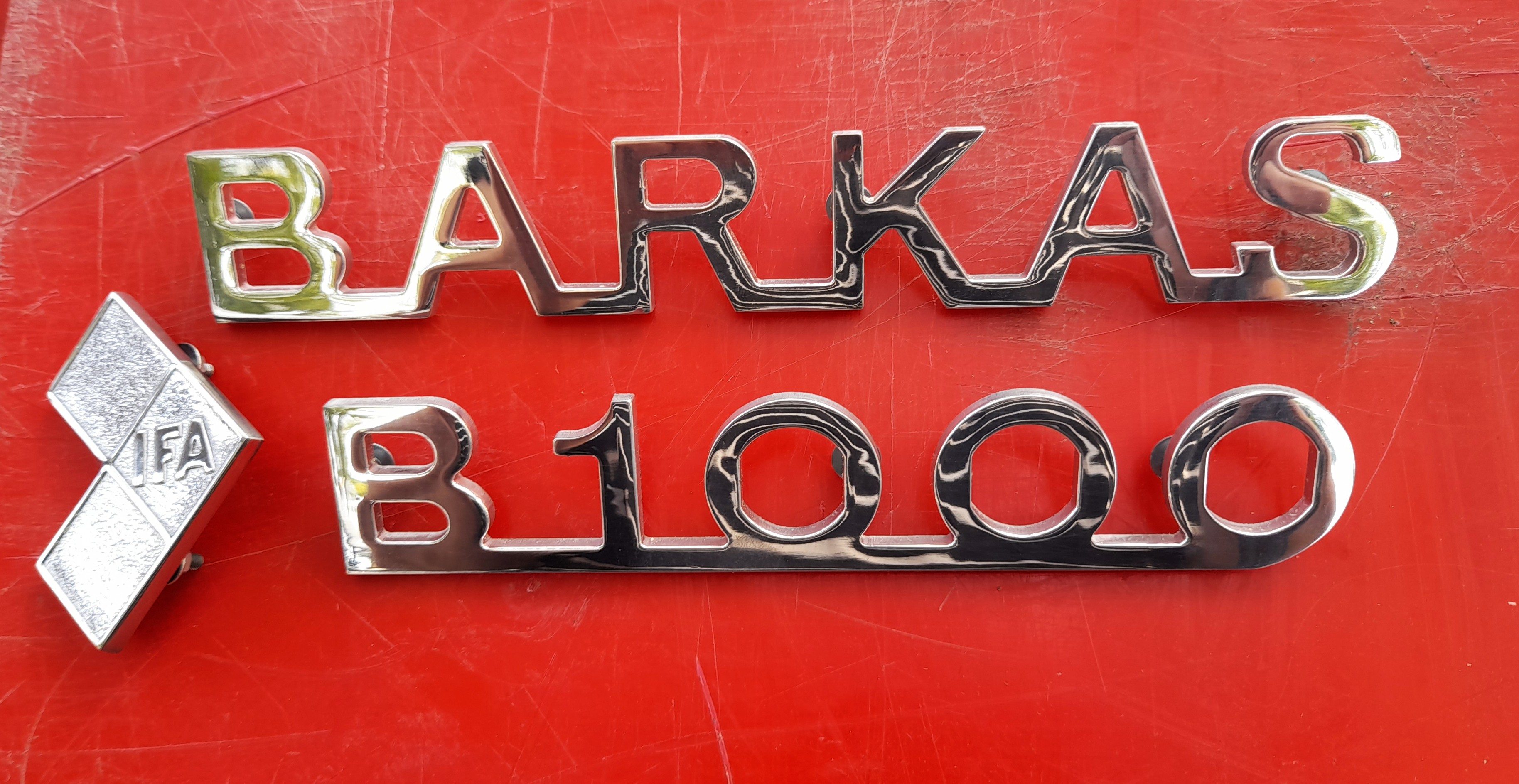 Schriftzug Emblem  Barkas B 1000
