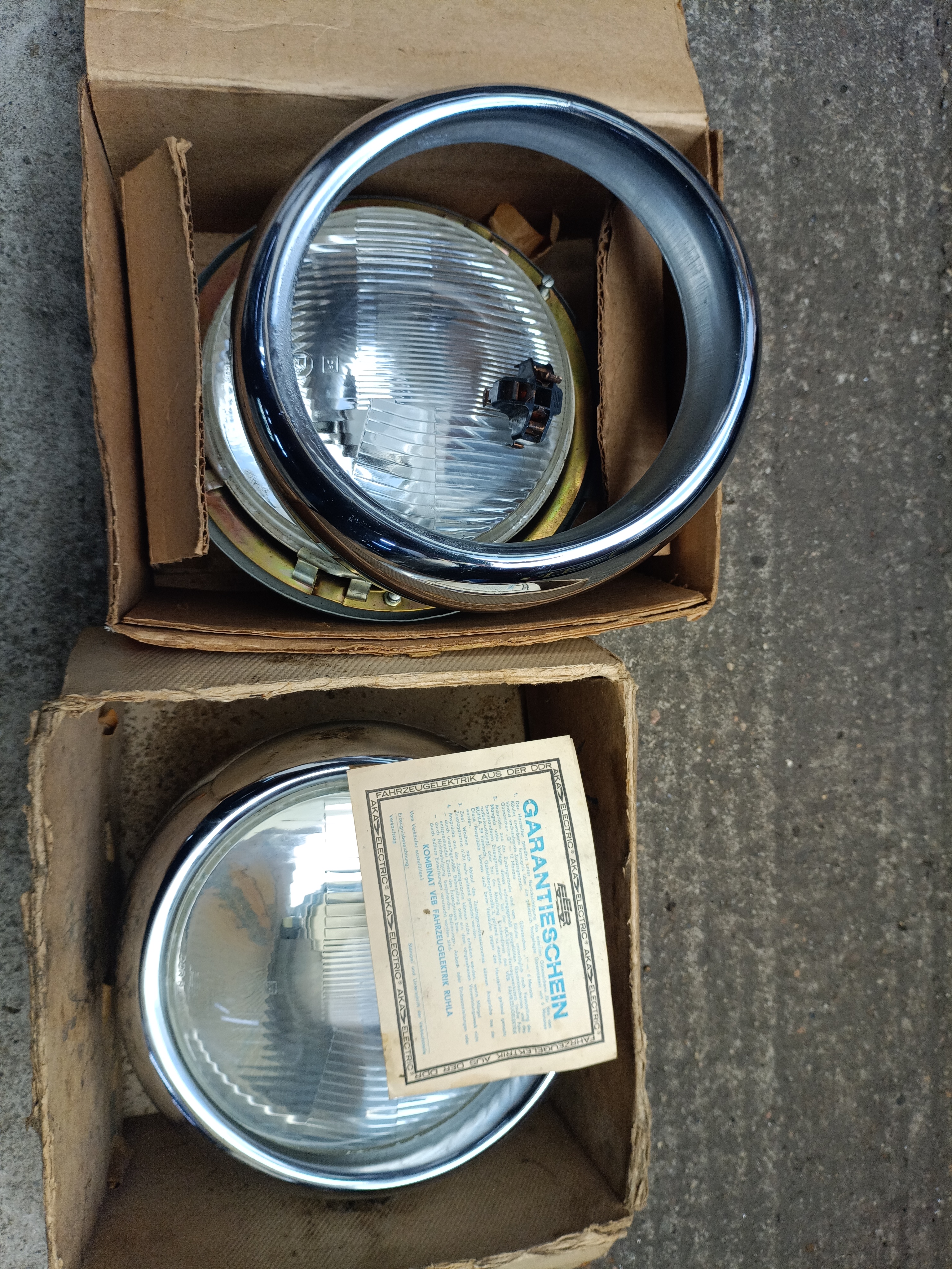 Satz komplett Scheinwerfer Bilux Chrom Trabant mit Lampentopf und Ring