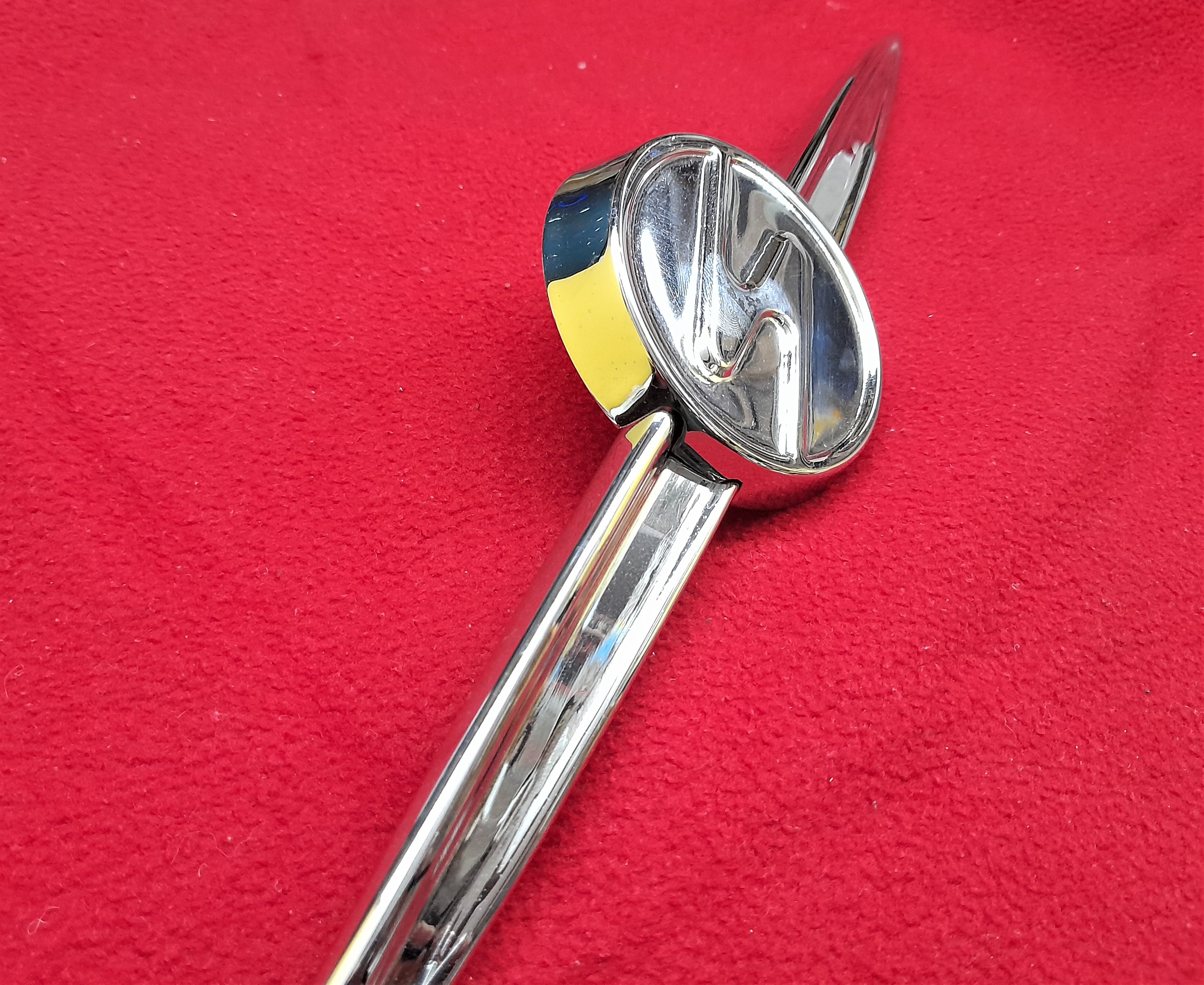 Flügelemblem Frontgrill chrom Trabant