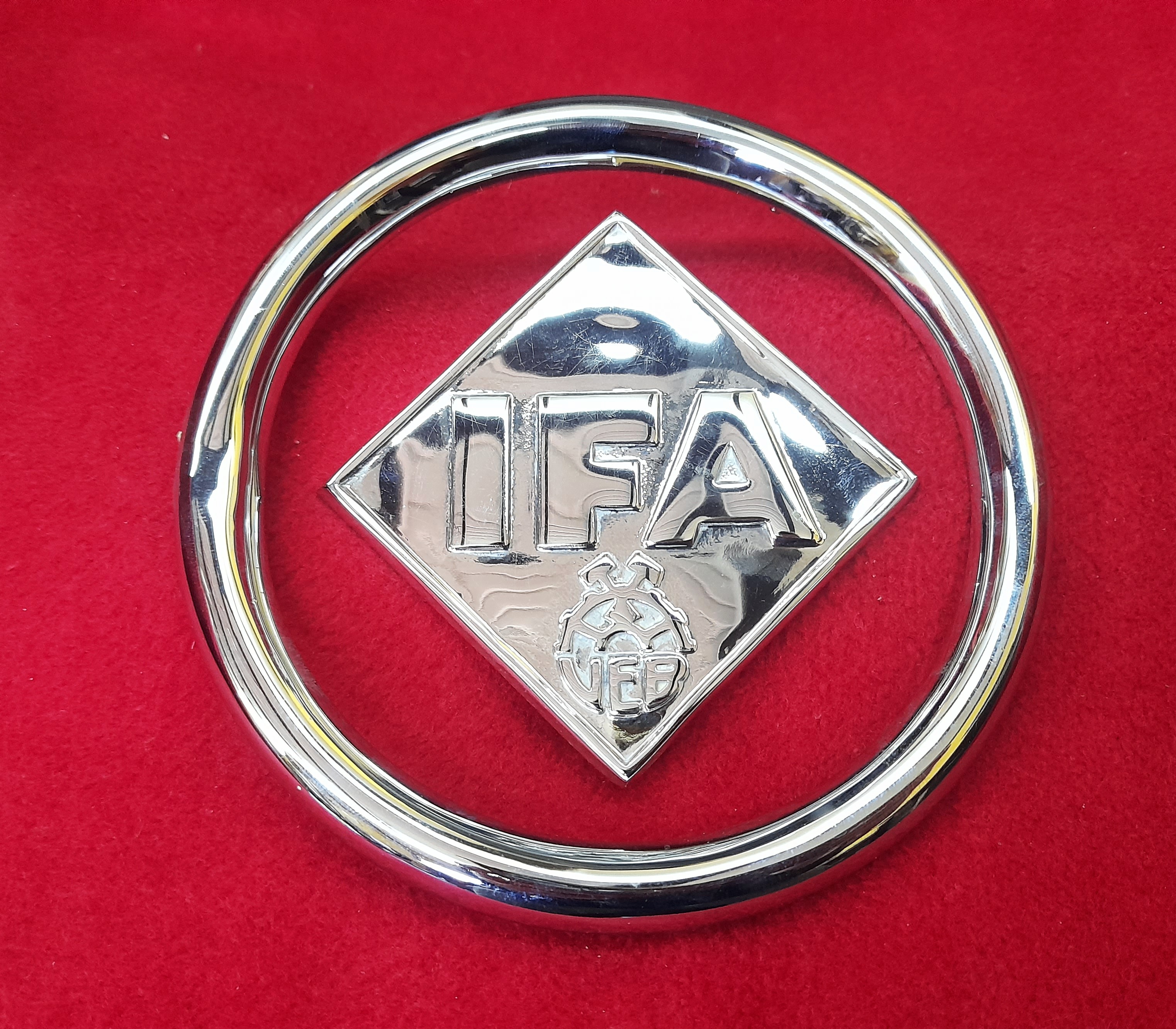IFA F9 Emblem und Ring für Heckklappe