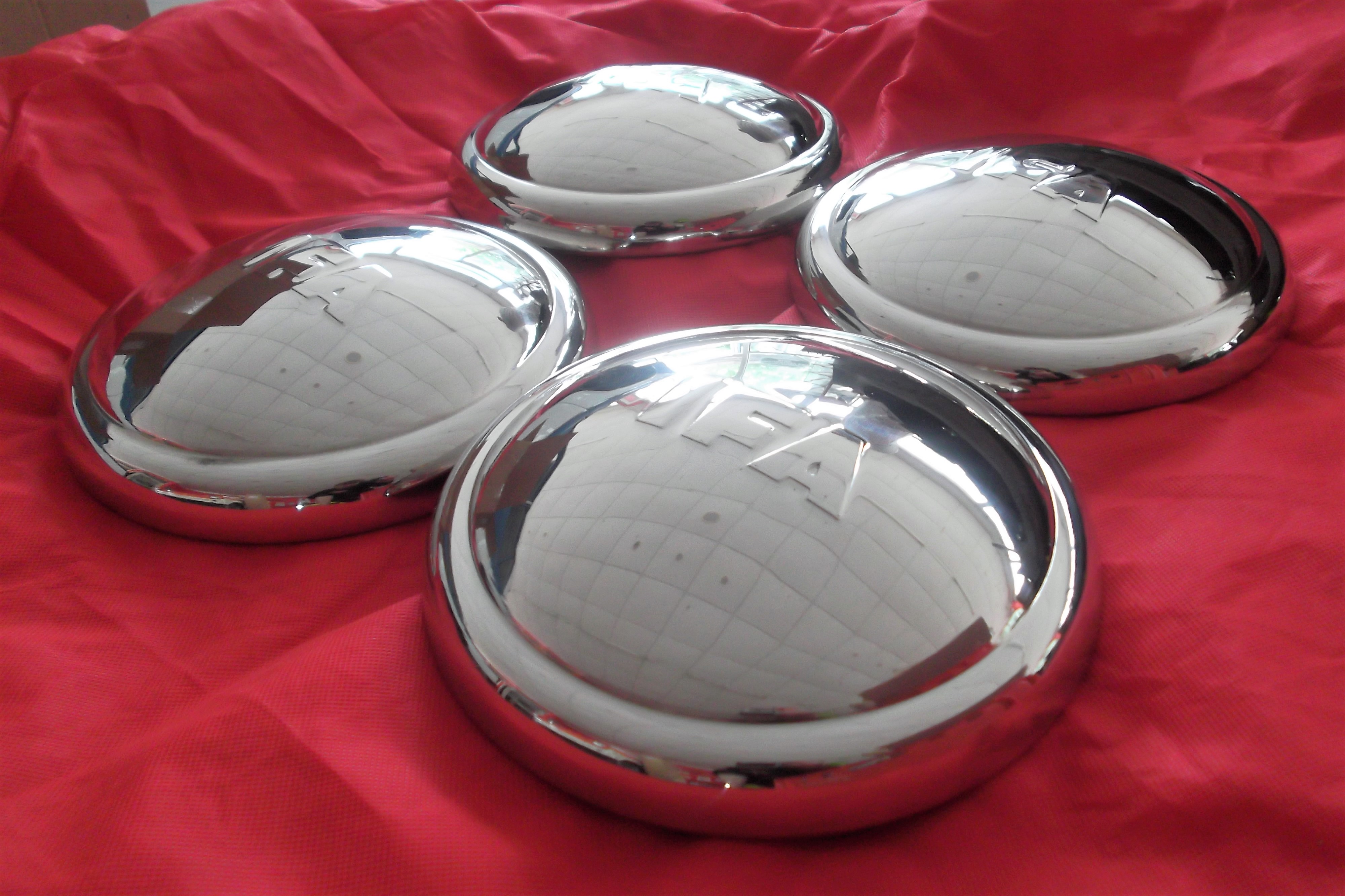 Radkappensatz , Radkappen IFA F8