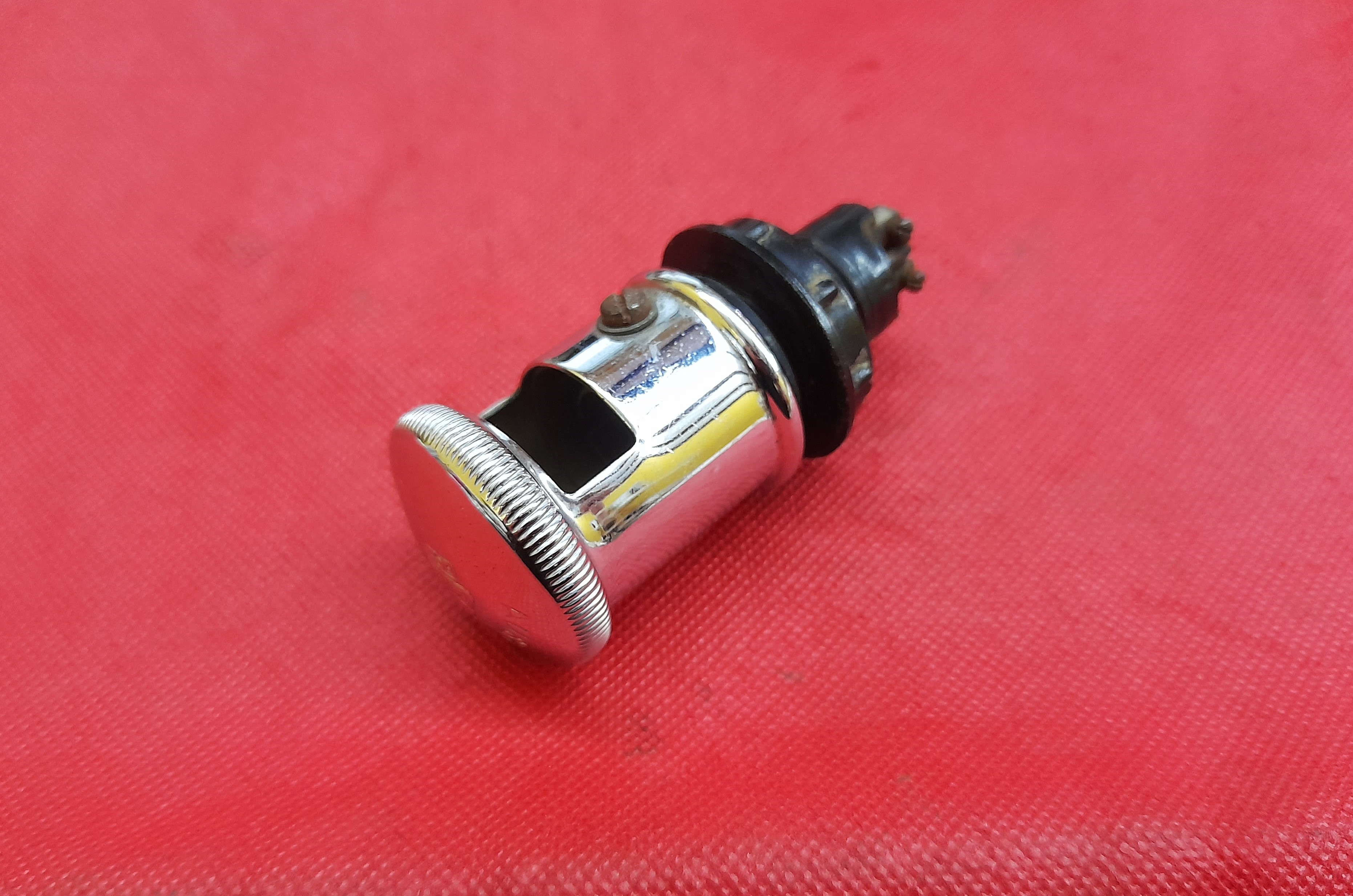 IKA Leseleuchte Kartenlampe Steckdosenlampe EMW Wartburg Horch