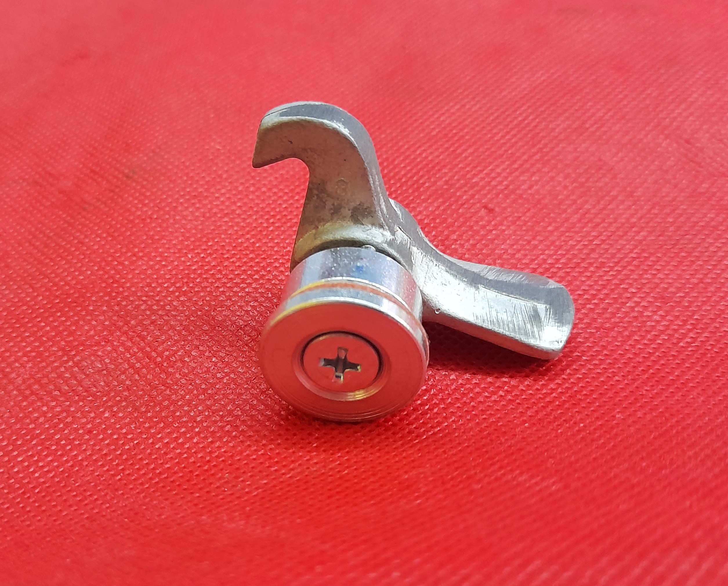 Rasthaken links Seitenscheibe Scheibe Fenster Hacken Verschluß Barkas B1000