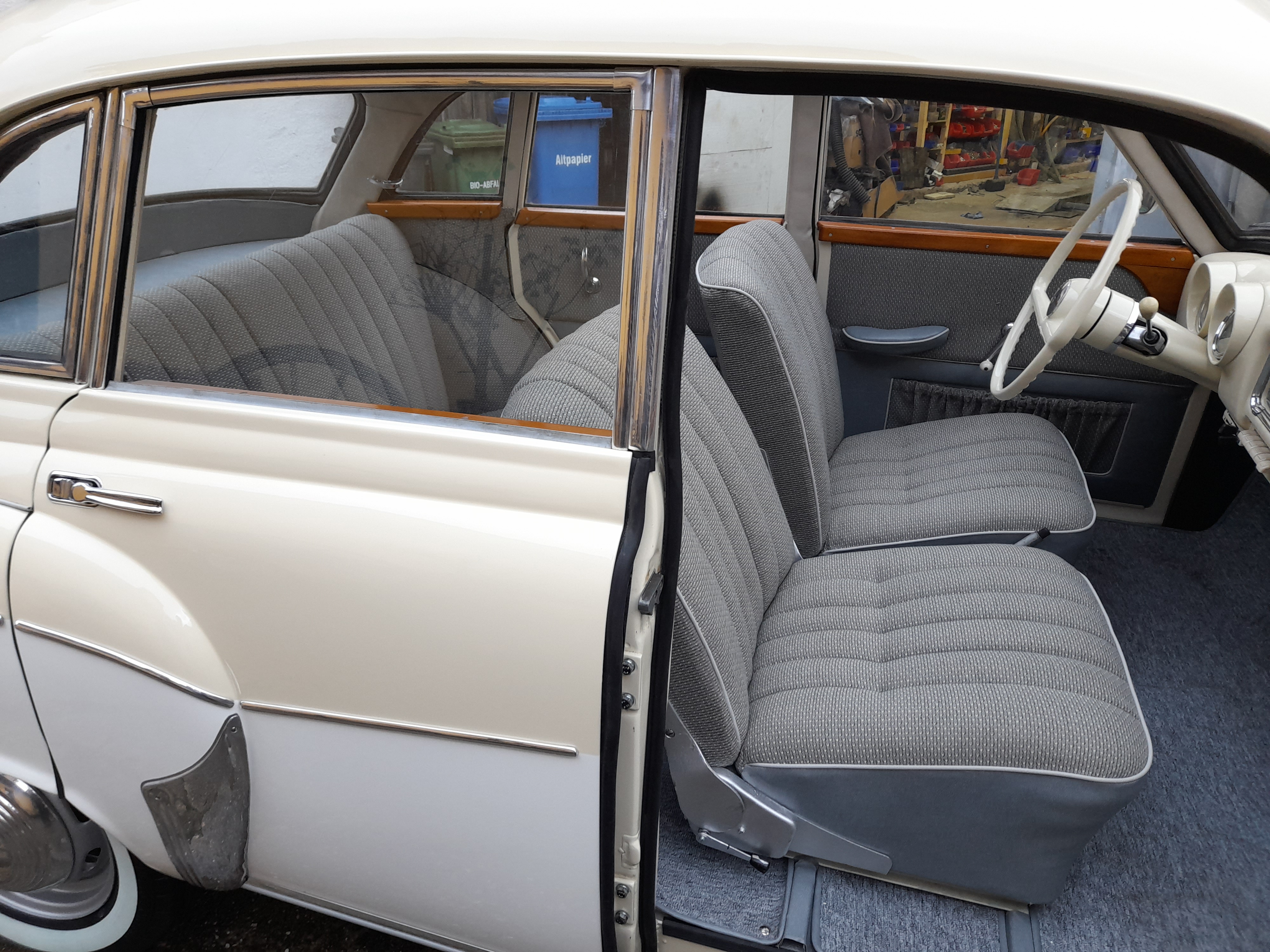 verkauft - Wartburg 311 deluxe mit Faltdach restauriert