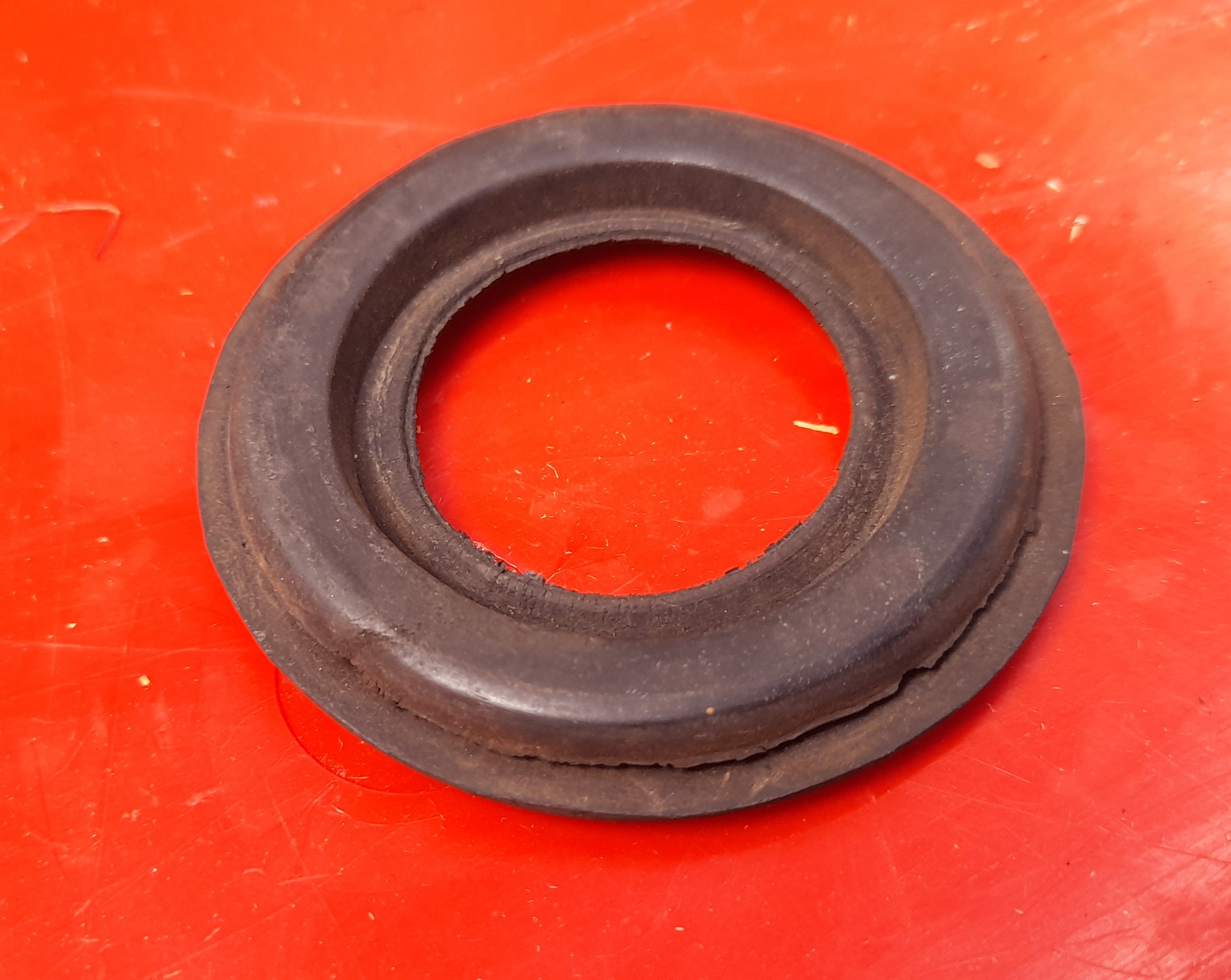 Gummidurchführung in der Karosserie für Entfrosterdüse Wartburg 311 312