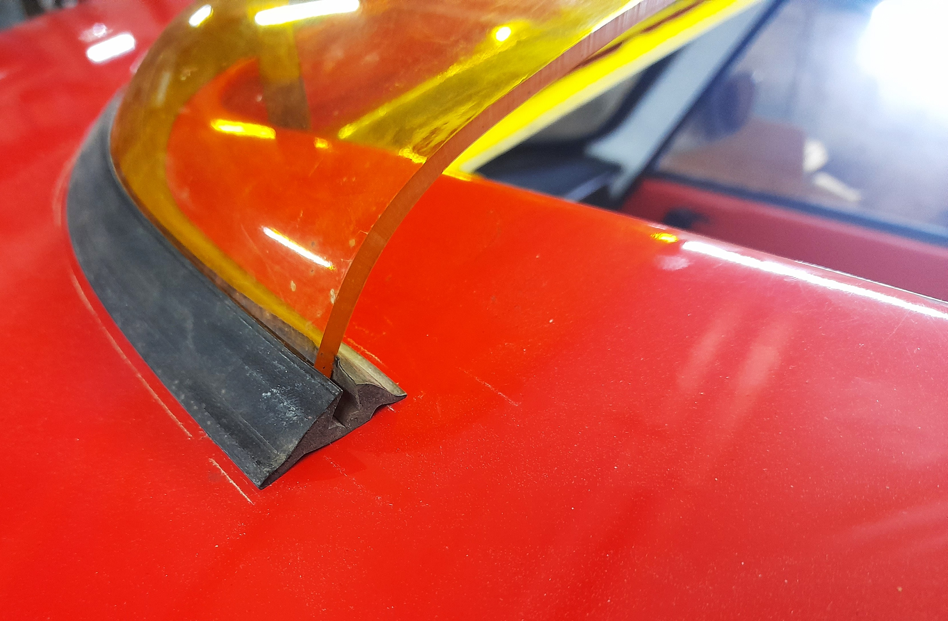 Gummi , Dichtung Windabweiser am Schiebedach Wartburg 311 312 353