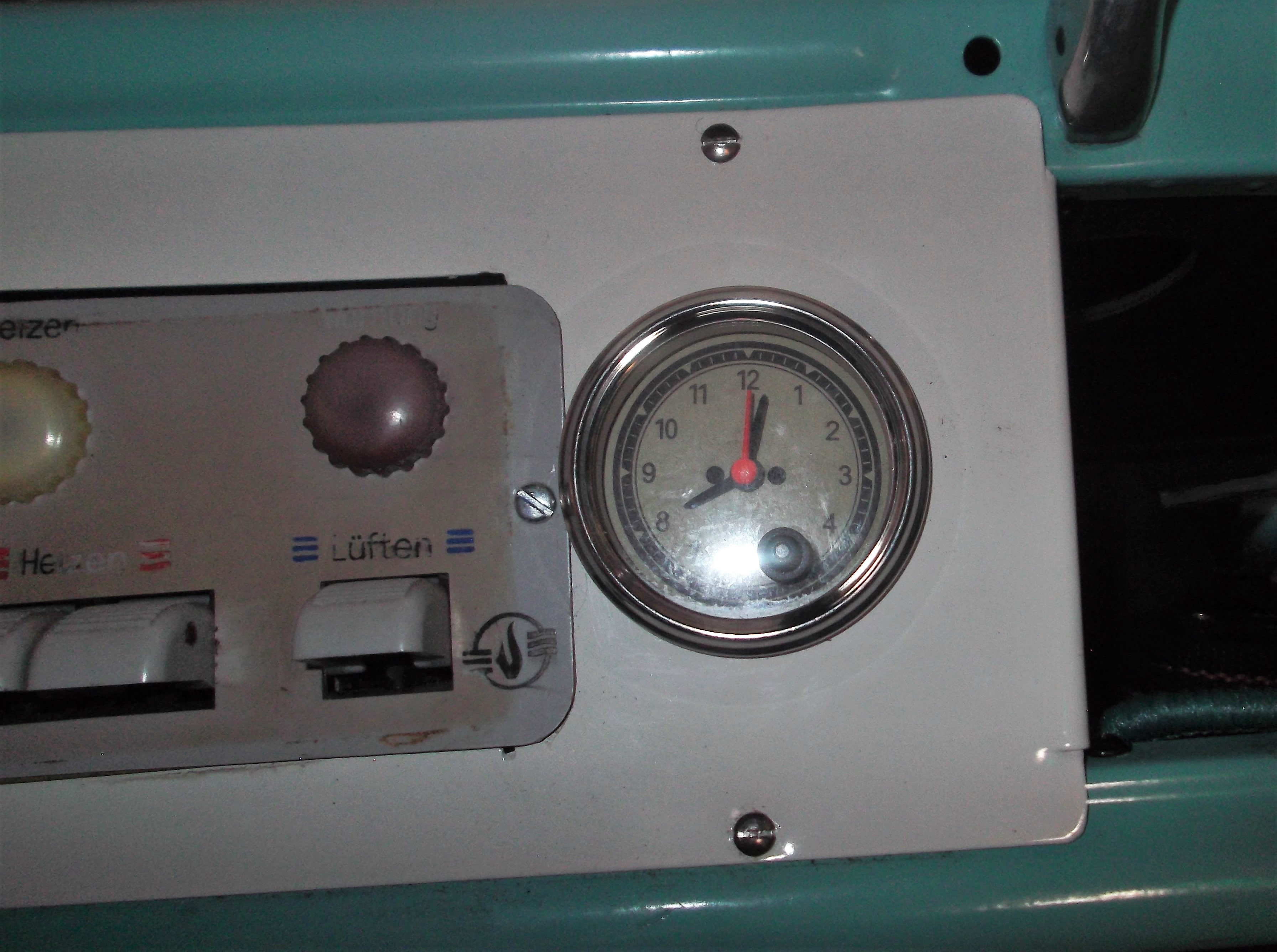 Zeituhr Autouhr 6 und 12 Volt beige Universal Oldtimer