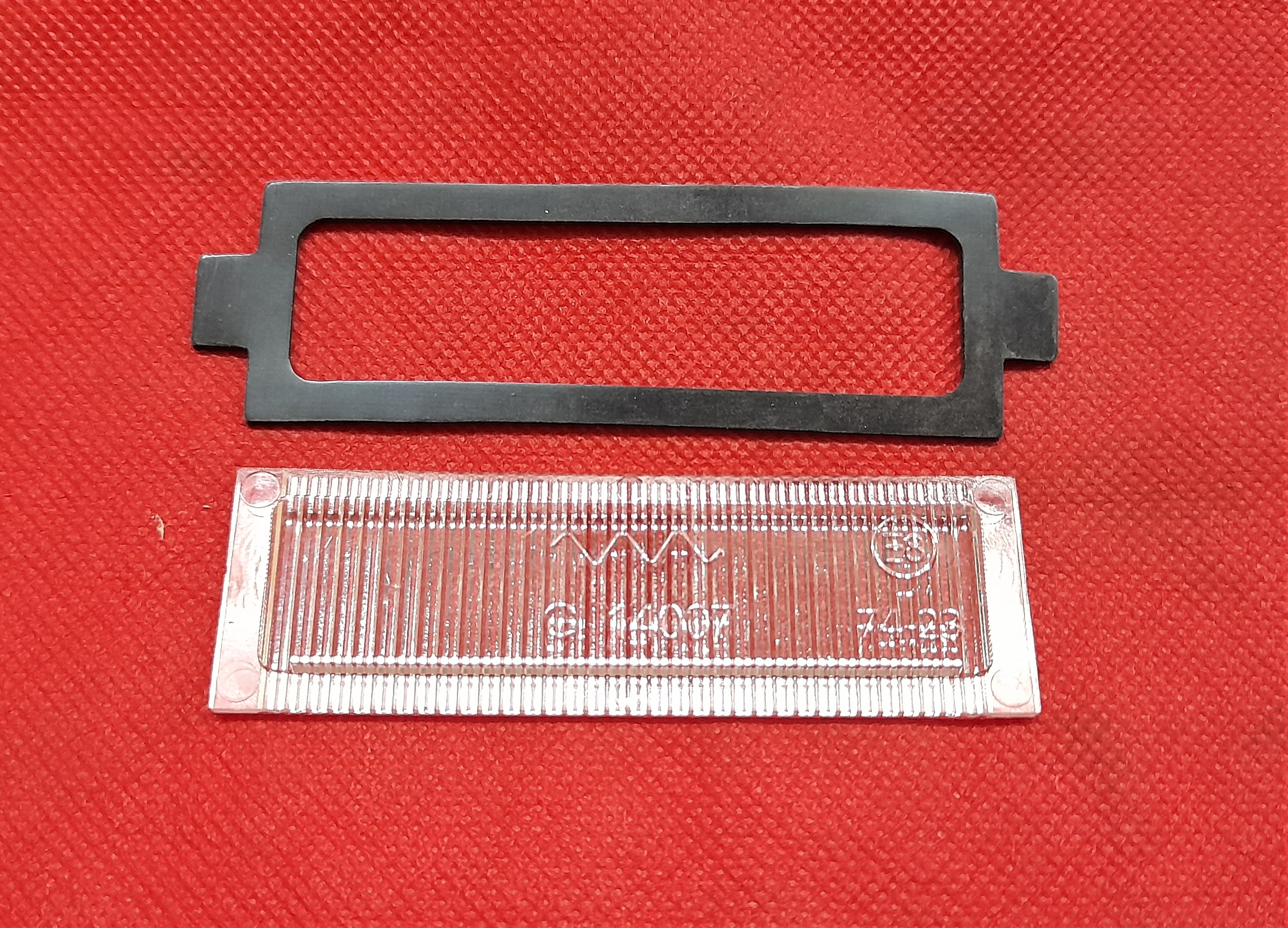 Kennzeichenleuchte Kennzeichenbelechtung Glas + Dichtung Trabant 601