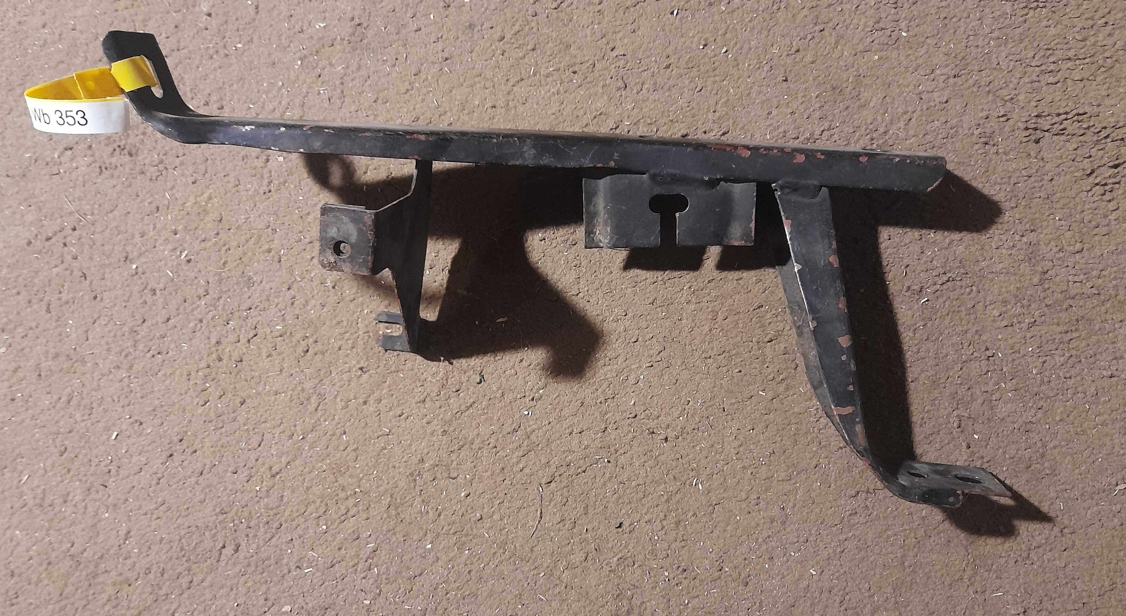 Stoßstangenhalter Halter Stoßstange vorn rechts Wartburg 353