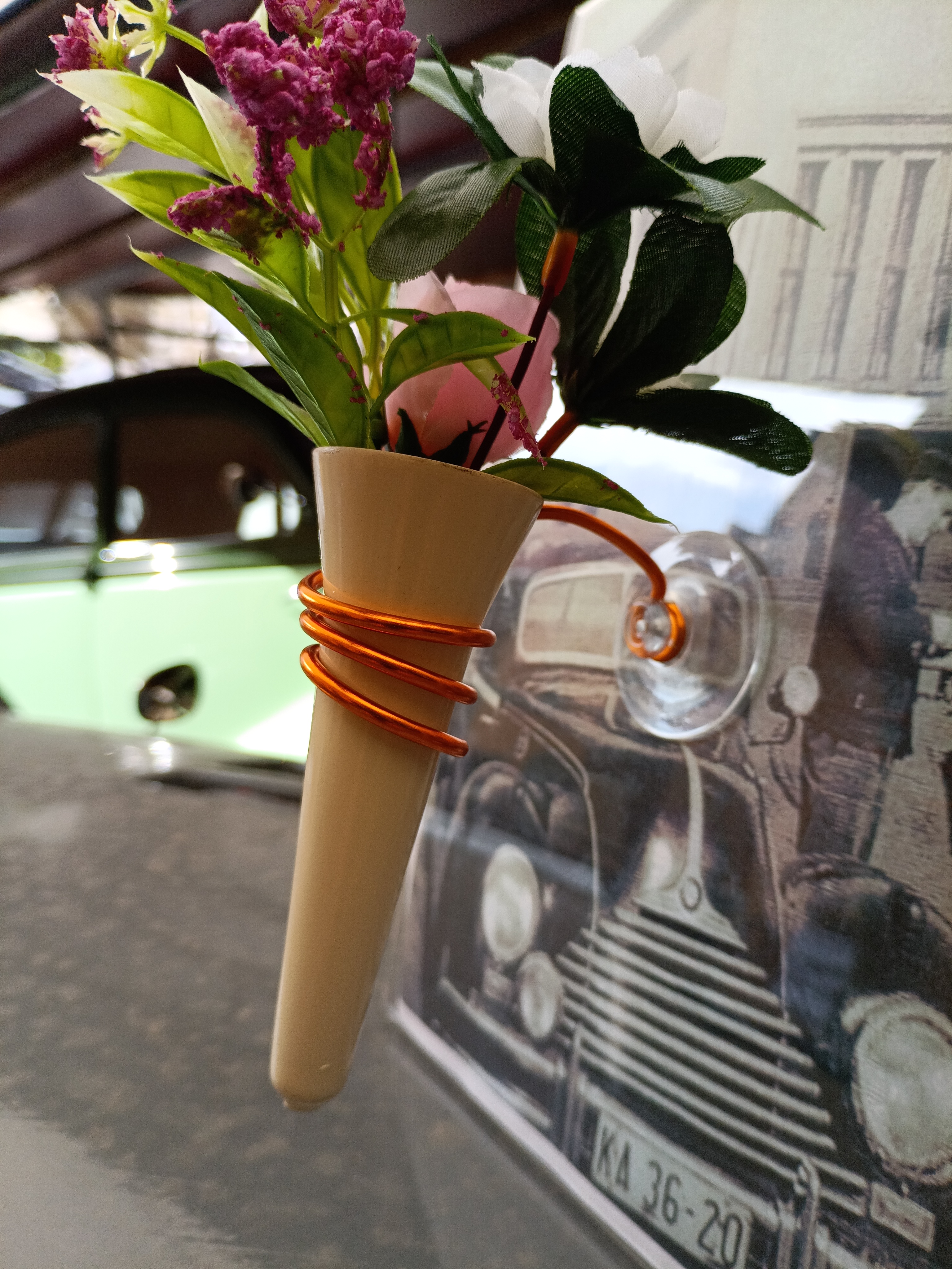 Autovase Vase Blumenvase elfenbein Wartburg Oldtimer Trabant Barkas IFA MB Opel BMW EMW