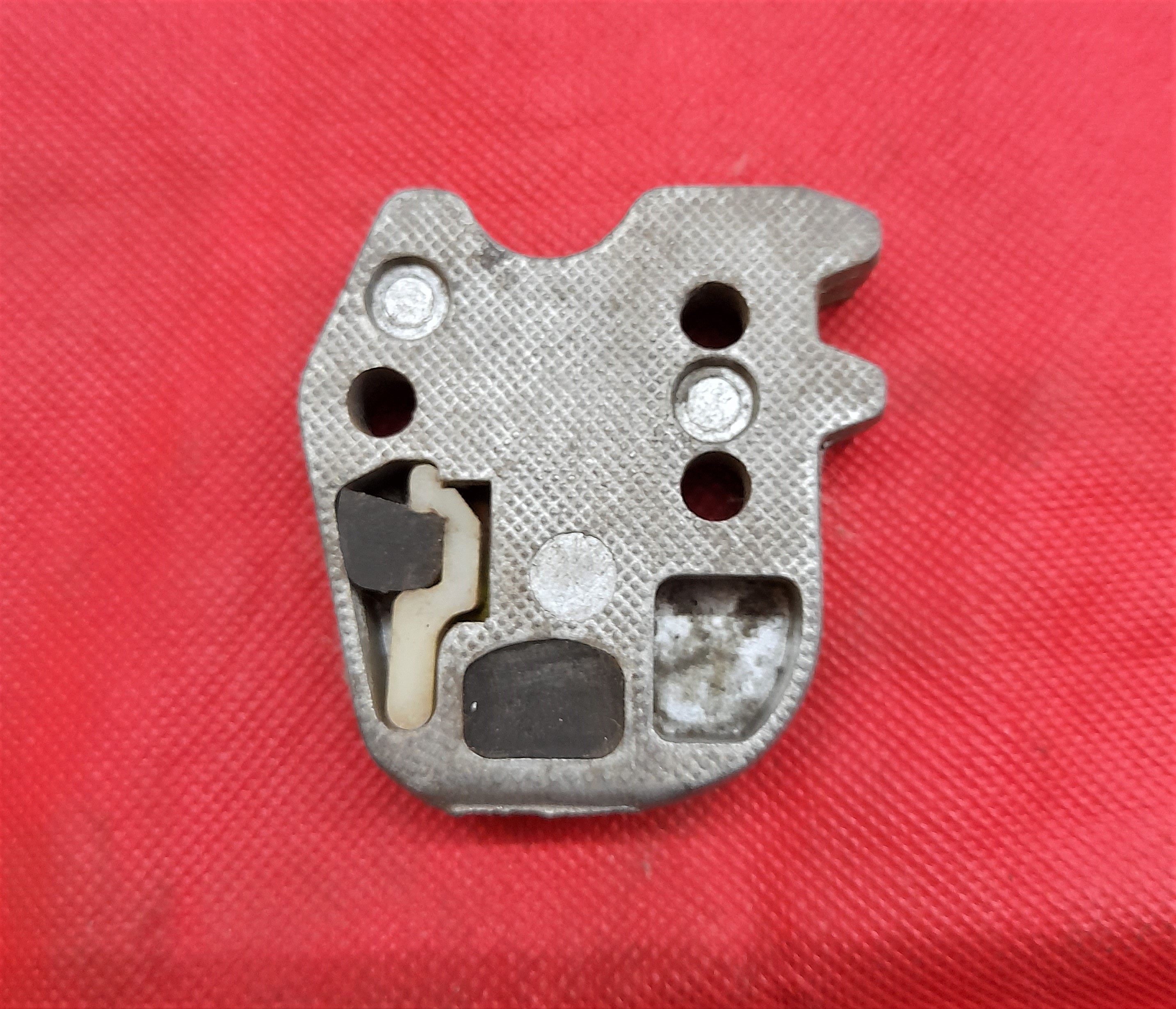 Schließkeil rechts Wartburg 353 , W50 , Robur , Multicar