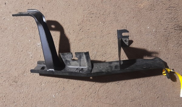 Stoßstangenhalter Halter Stoßstange vorn links Wartburg 353