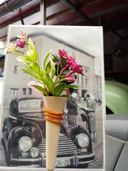 Autovase Vase Blumenvase elfenbein Wartburg Oldtimer Trabant Barkas IFA MB Opel BMW EMW