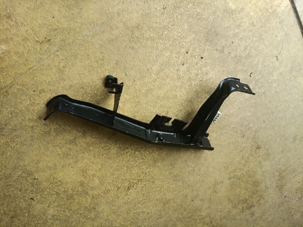 Stoßstangenhalter Halter Stoßstange vorn rechts Wartburg 353